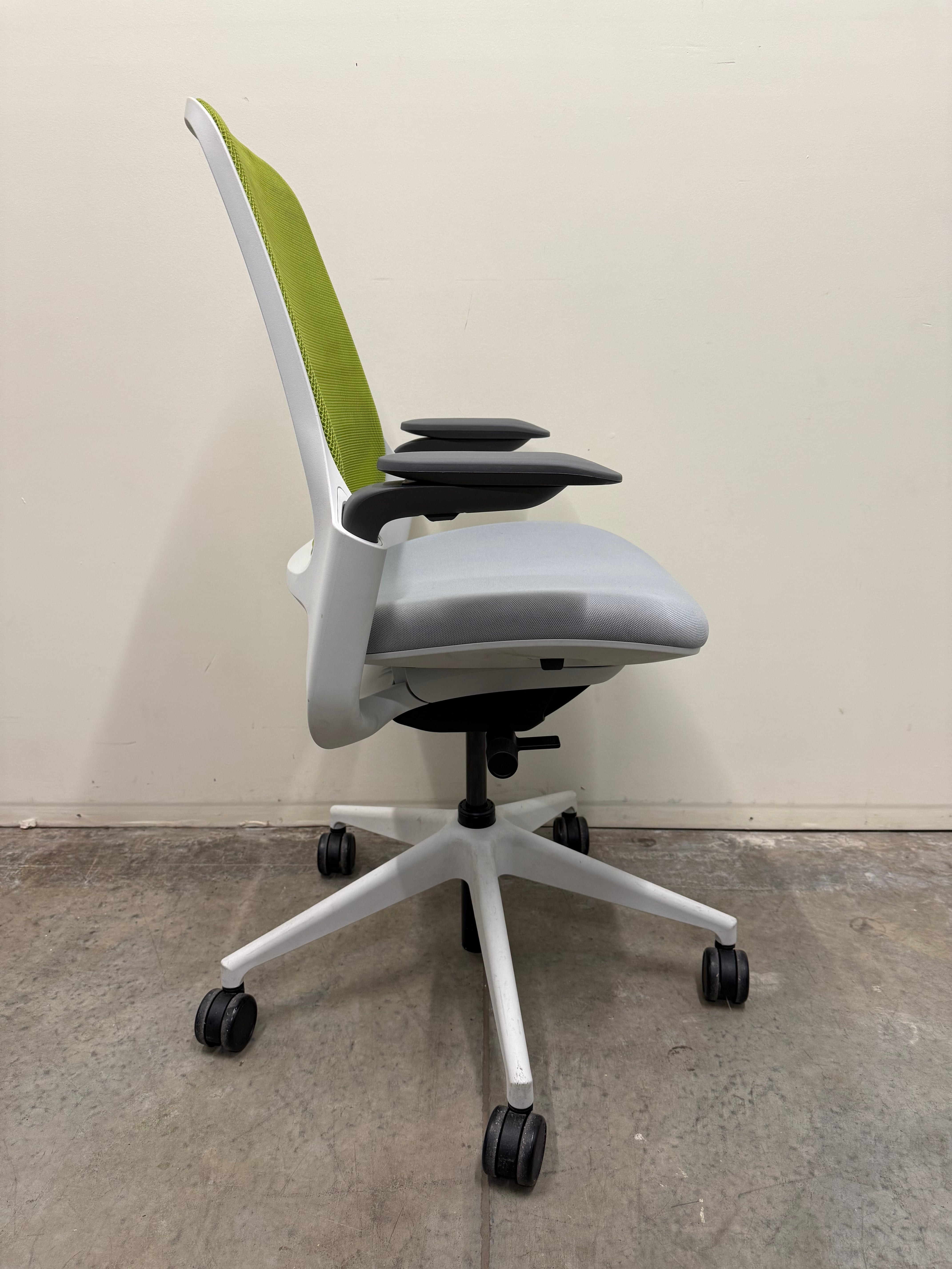 Steelcase Series 1 Work Office Chair V1 – Green Mesh / Grey Fabric
