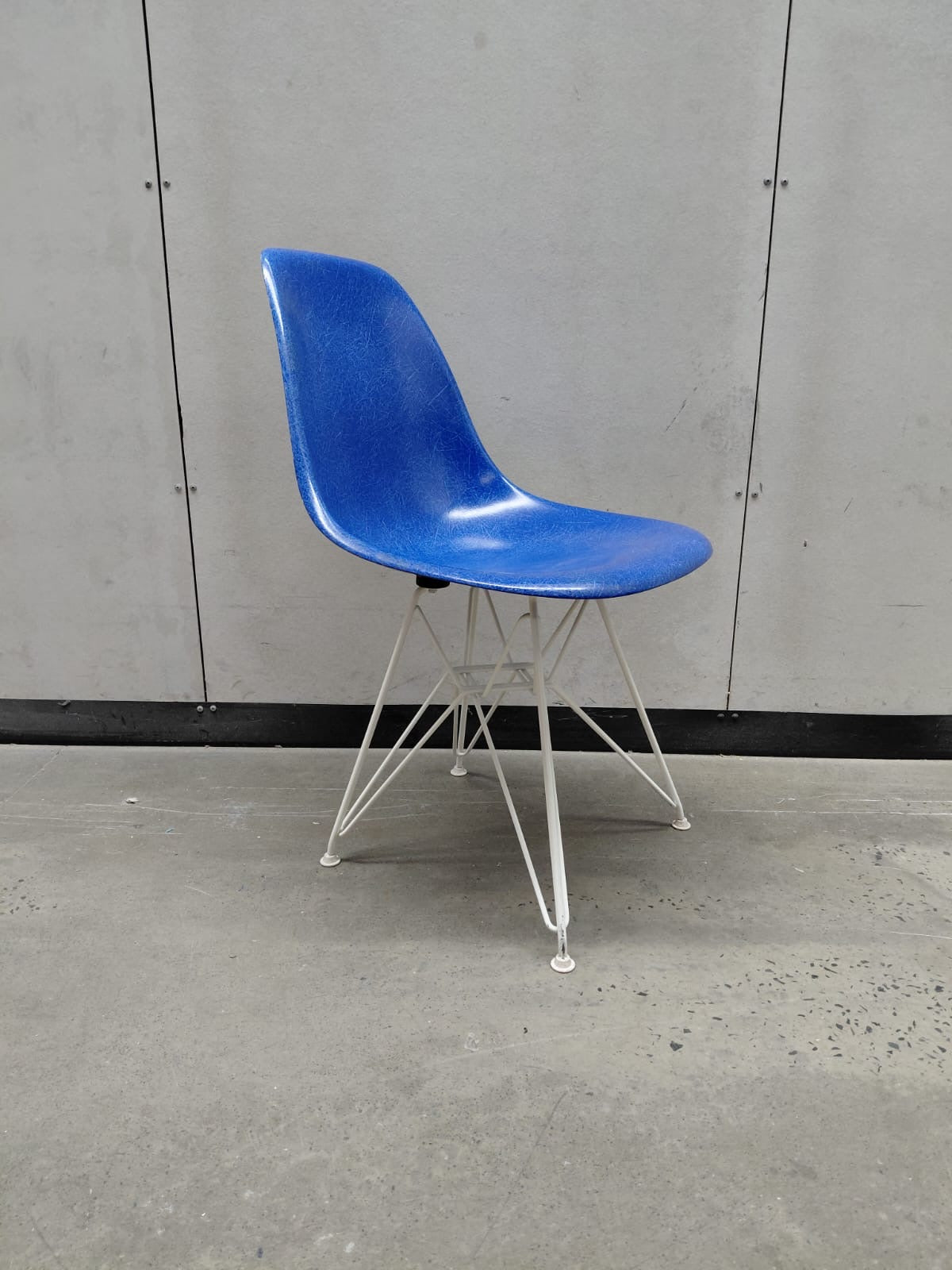 Authentic Herman Miller Eames Molded Fiberglass Side Chair – Ultramarine Blue / White Wire Base