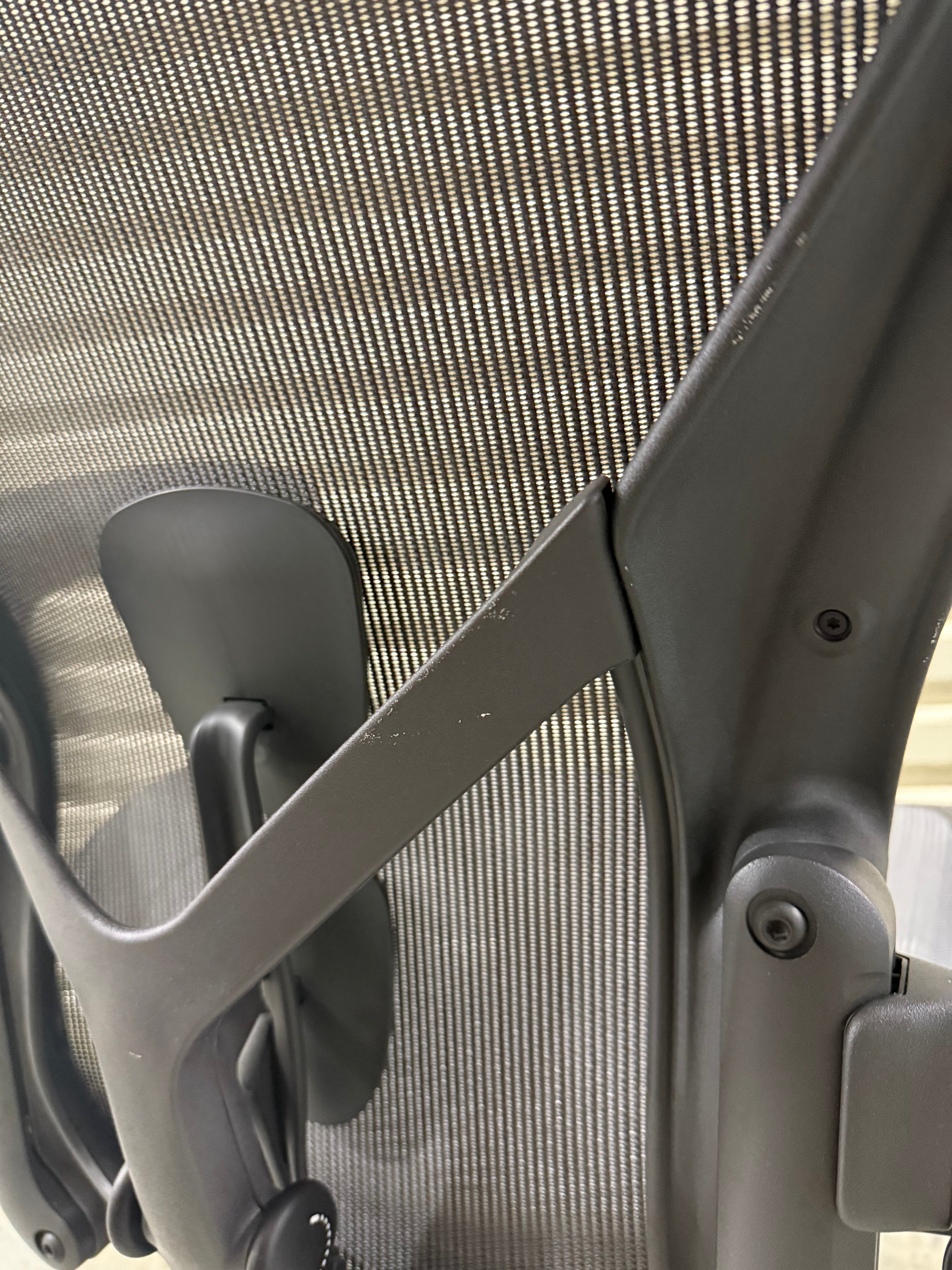 Herman Miller Aeron Remastered with Armrest - Graphite (Size B)