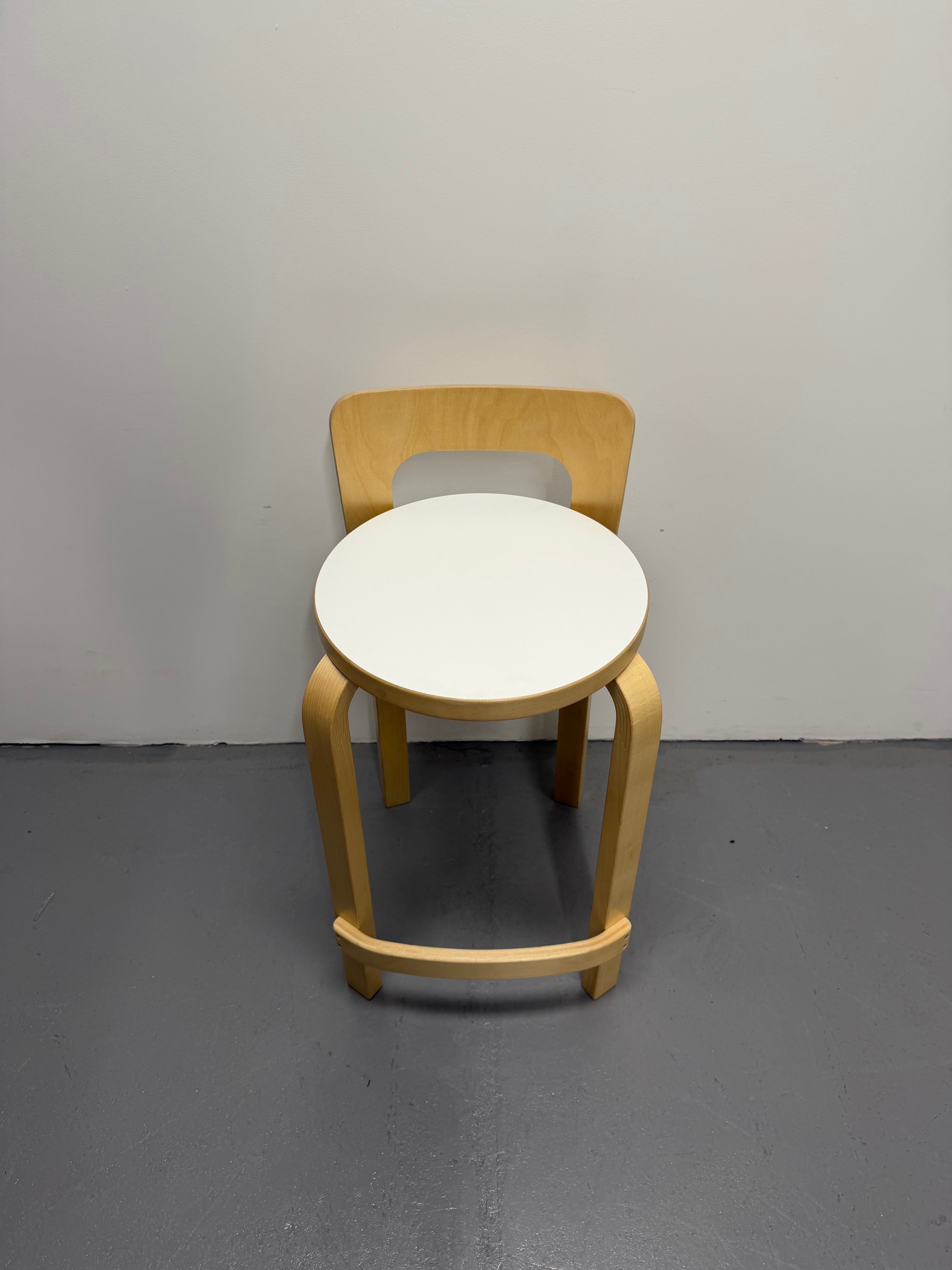 Artek Low Bar Stool K65 by Alvar Aalto – White Laminate / Birch