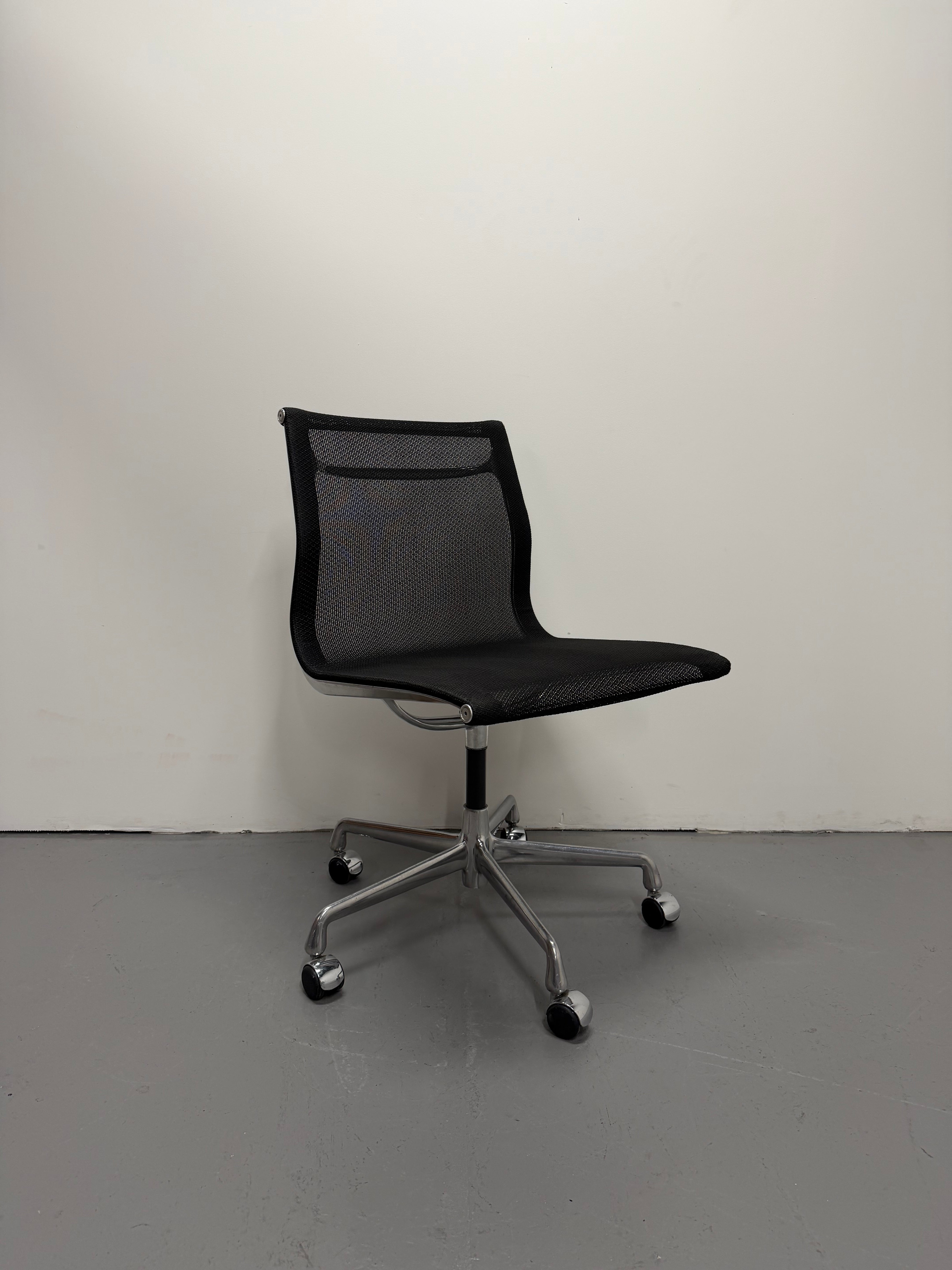 Eames Mesh Task Chair – Aluminium Group by Herman Miller (No Arms)