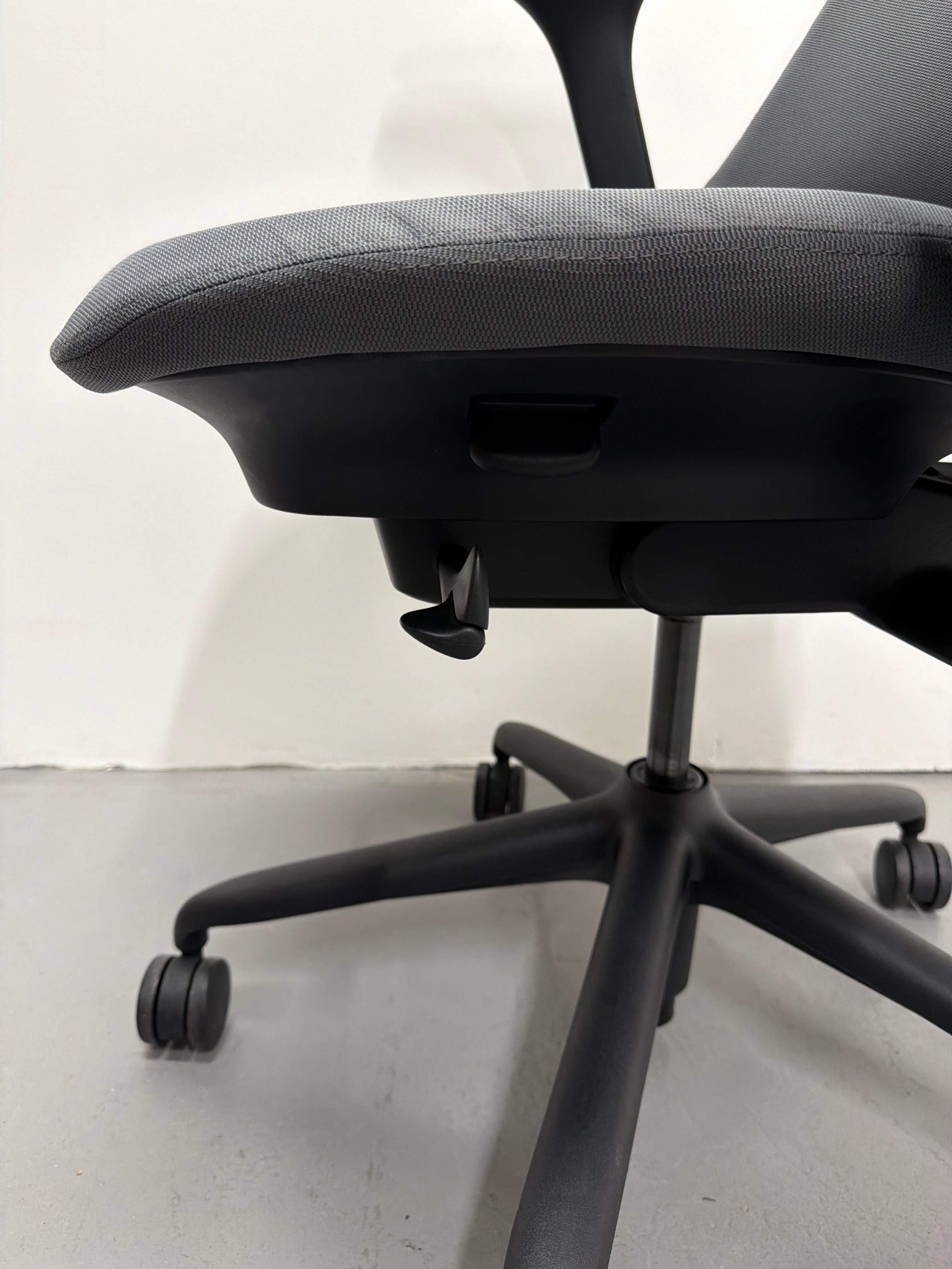 Herman Miller Sayl Task Chair with Armrests - Grey upholstered back
