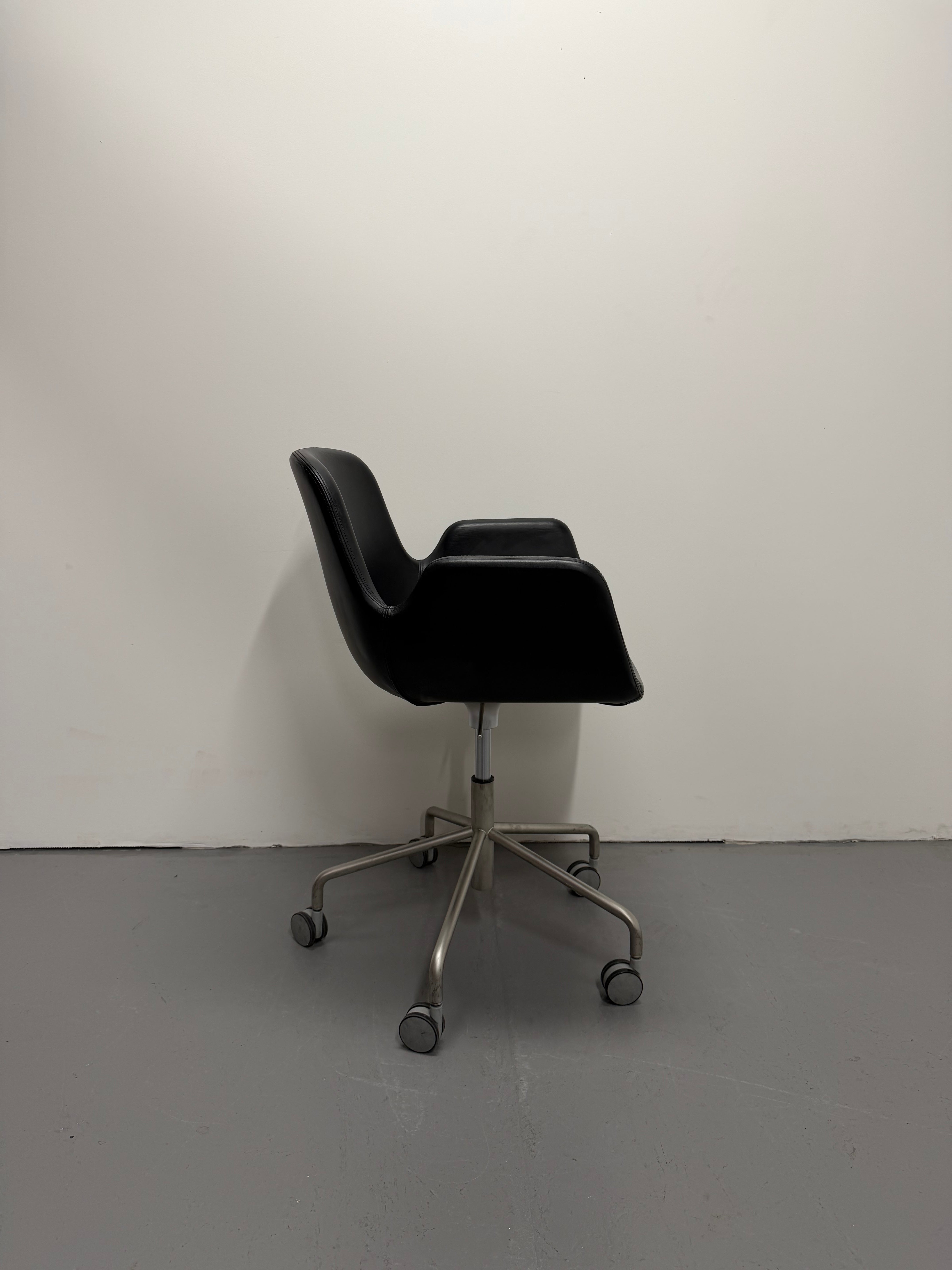 Lapalma Pass Easy Chair – Black Leather, 5-Star Castor Base