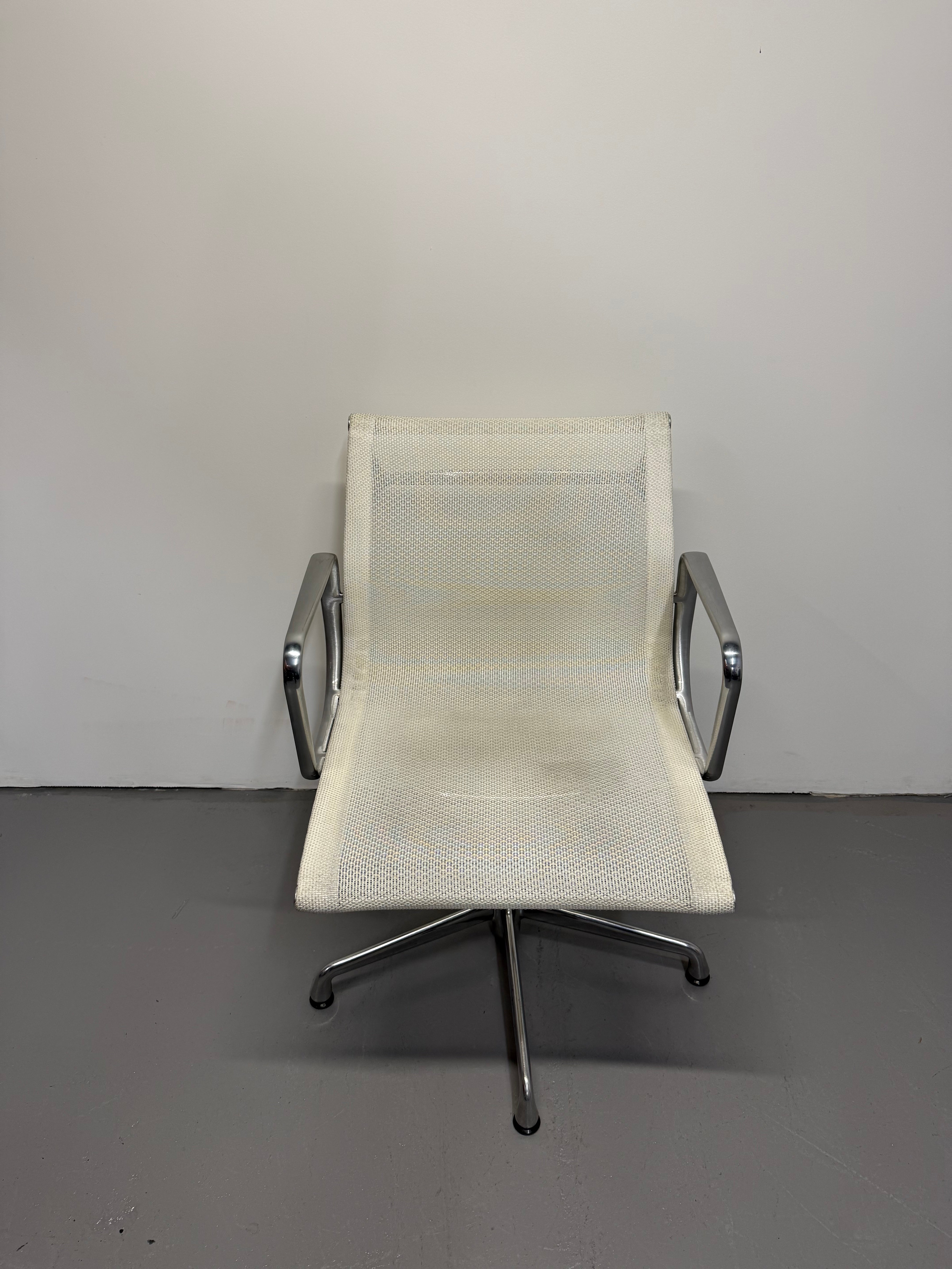 Eames Aluminum Group Executive Management Chair - White Mesh