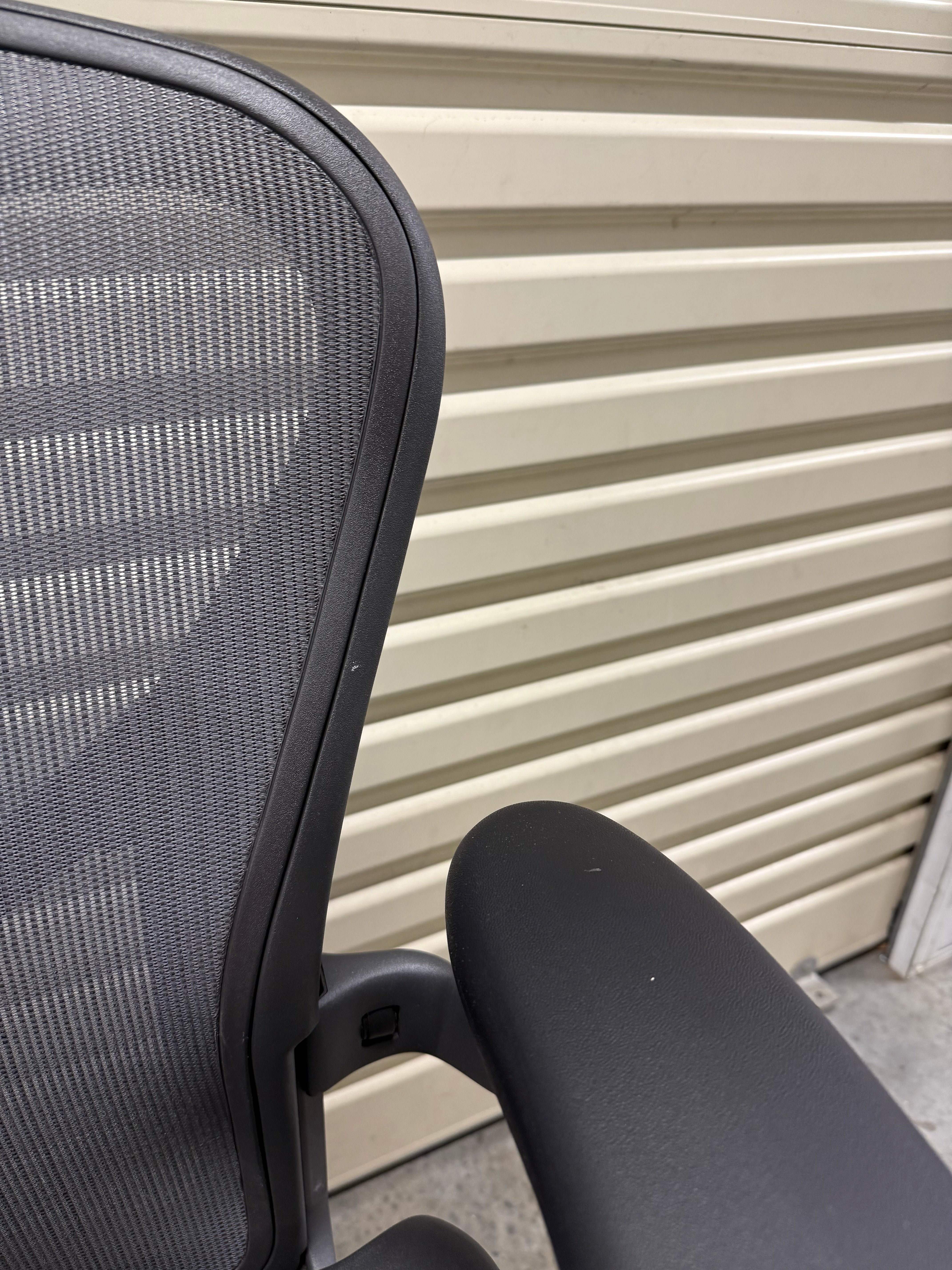 Herman Miller Aeron Remastered with Armrest - Graphite (Size B)