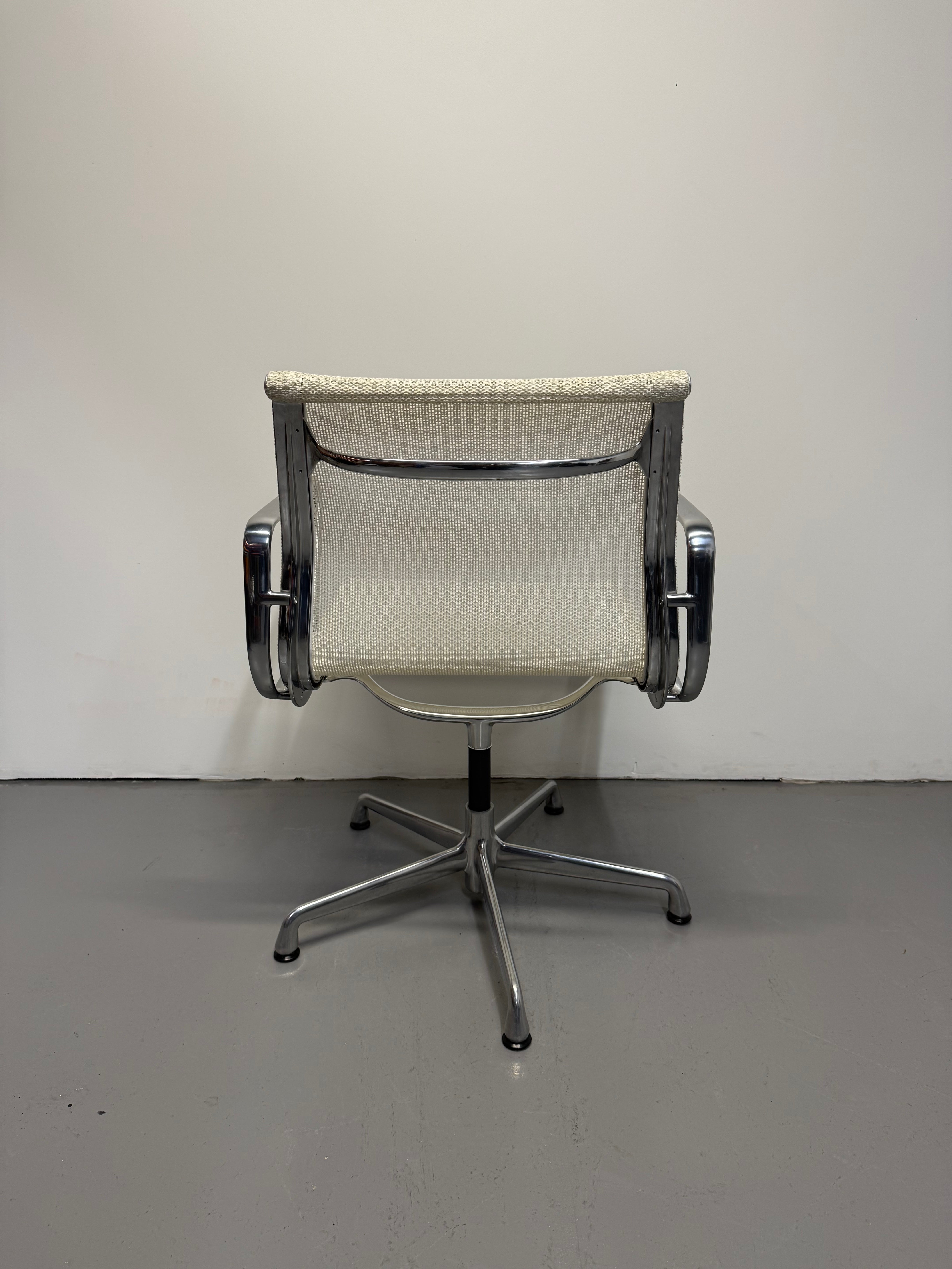 Eames Aluminum Group Executive Management Chair - White Mesh
