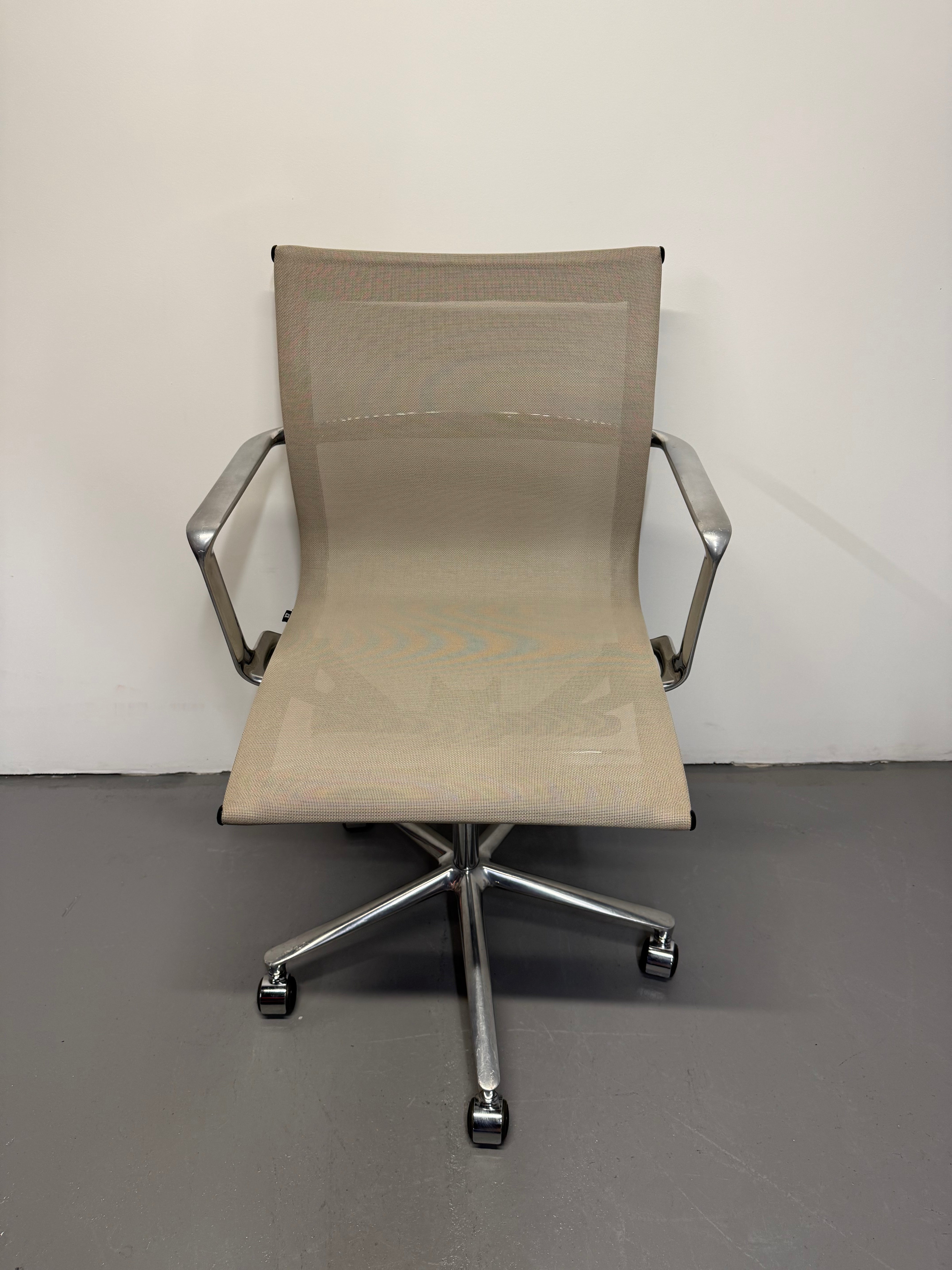 ICF Una Chair – Mesh Office Chair with Arms – Polished Aluminium - Made in Italy