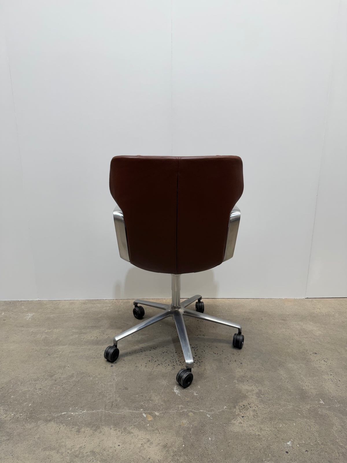 Wilkhahn Intra 295/6 Conference Chair – Brown Leather – view 4 – ex-showroom