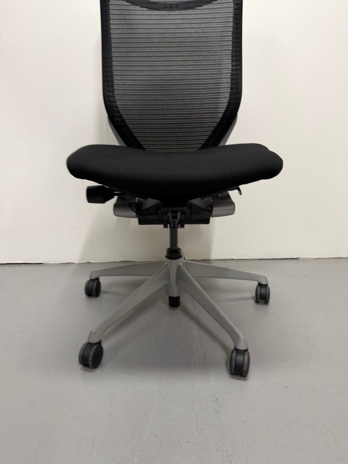 Okamura Baron Mesh Office Chair – No arms