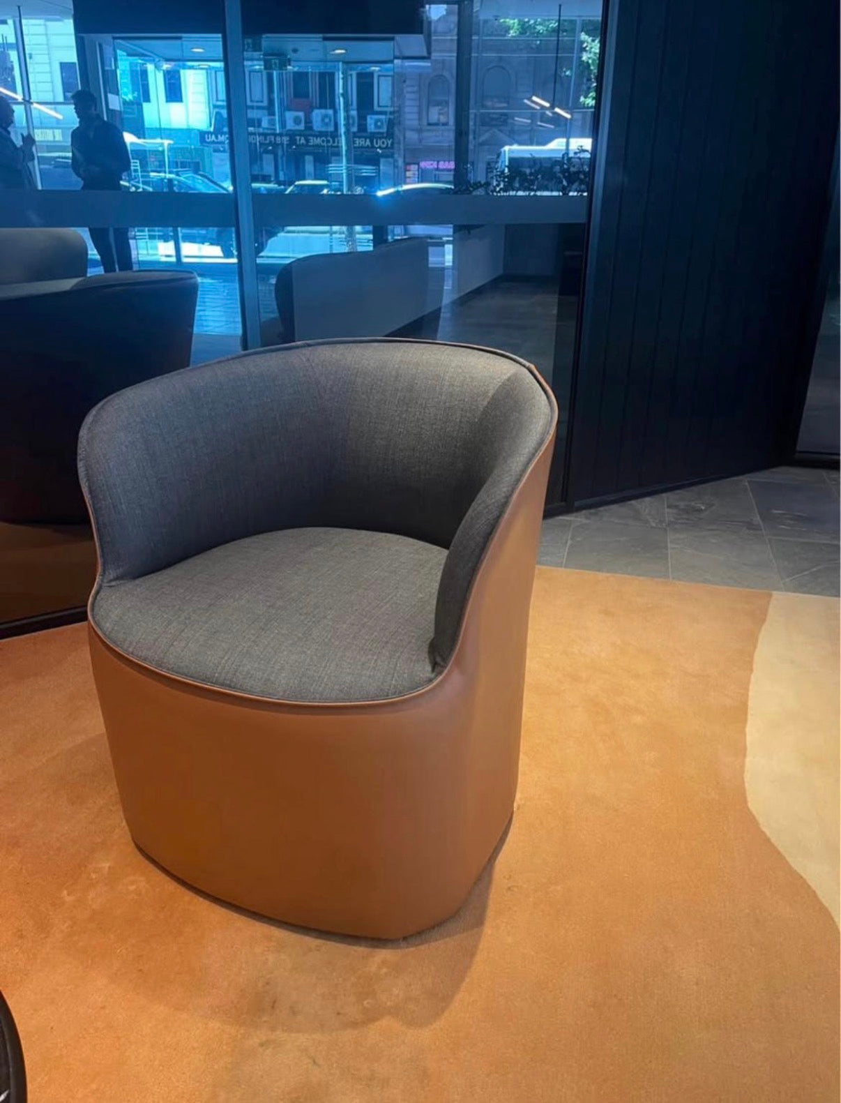 Jardan Pearl Lounge Chairs – Leather