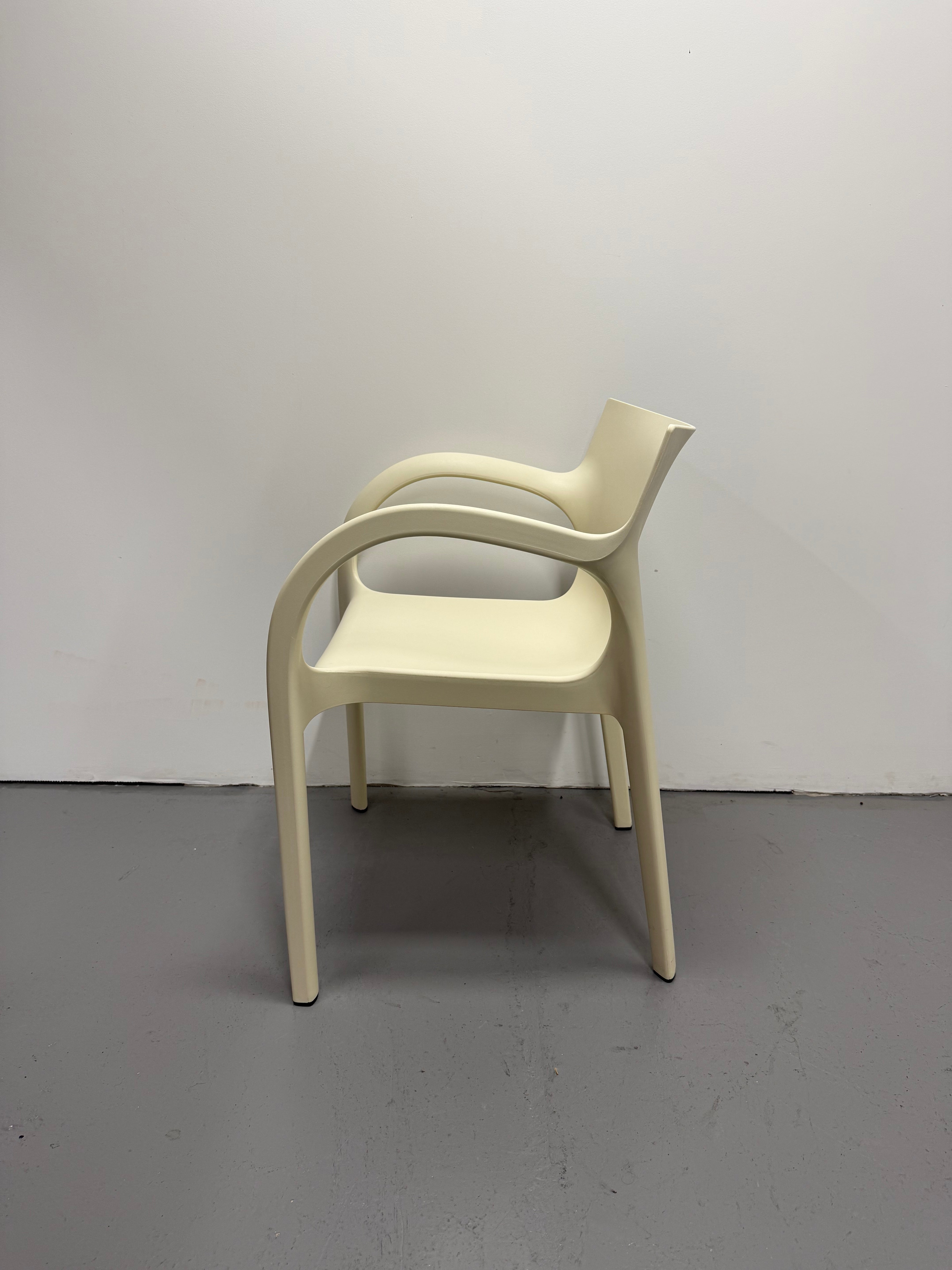 Segis Poppy Star Outdoor Chair – White (4-Leg Base)