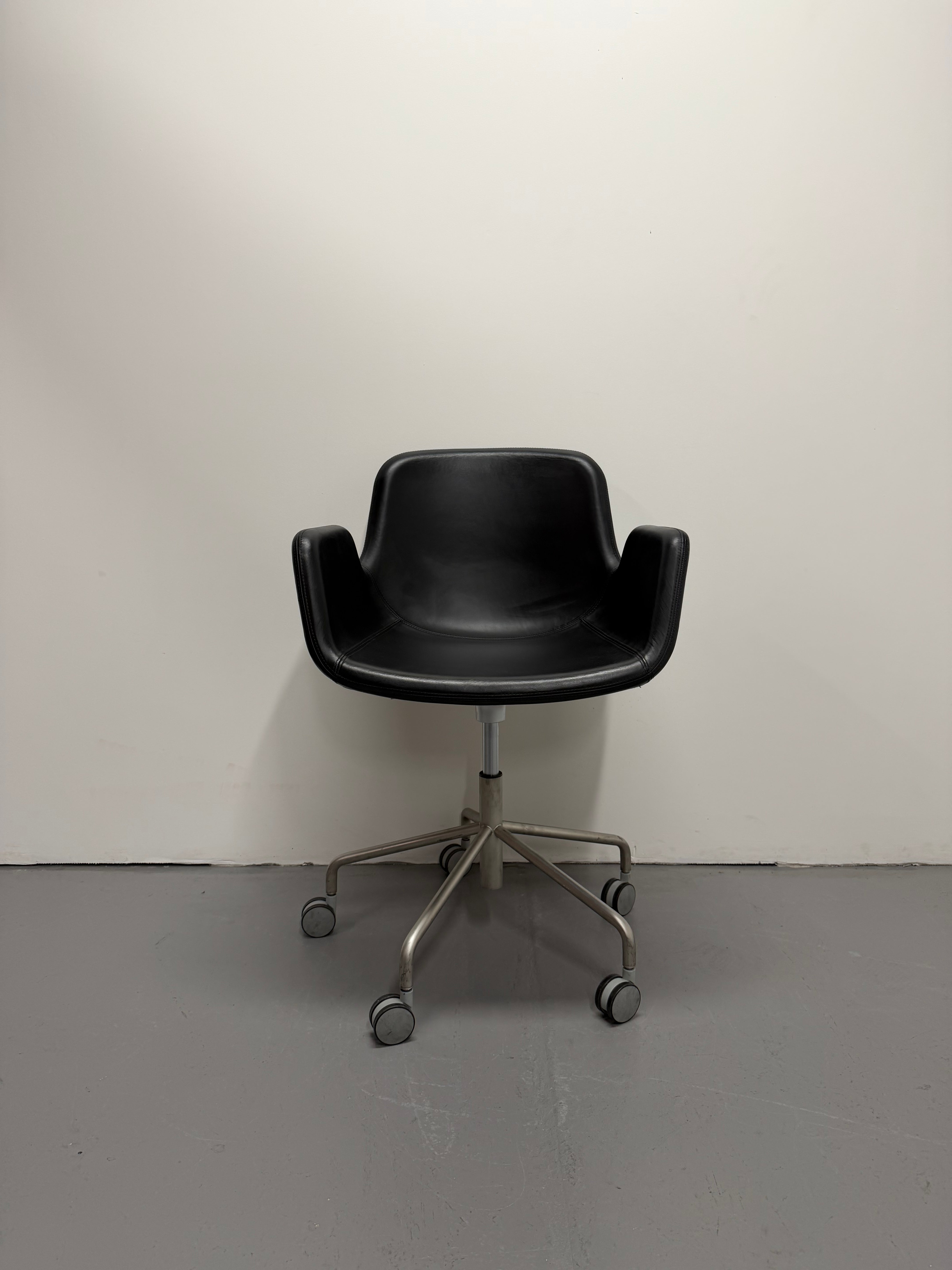 Lapalma Pass Easy Chair – Black Leather, 5-Star Castor Base