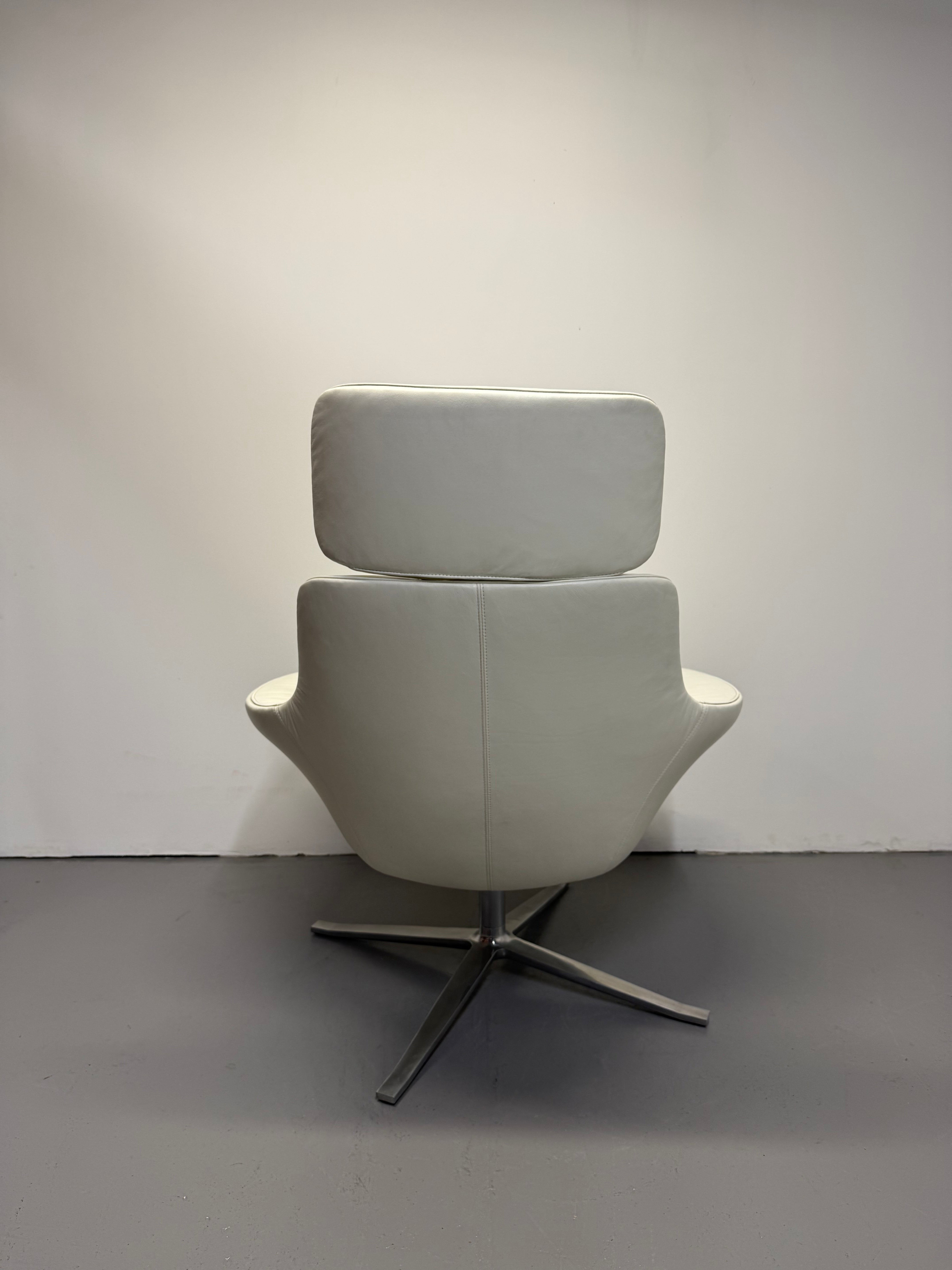 Walter Knoll Oscar Armchair with Headrest – Off-White Leather
