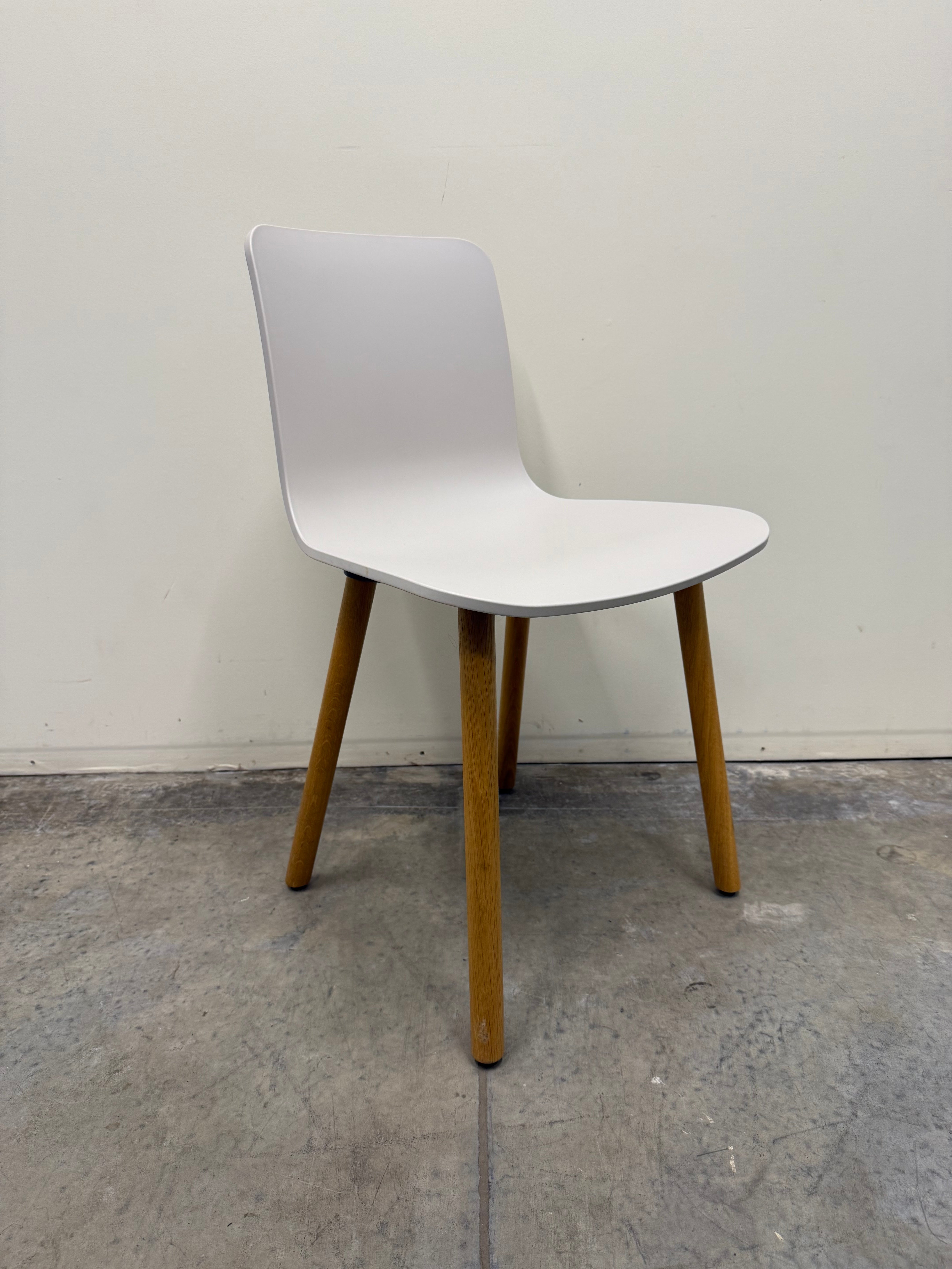 Vitra HAL Wood Chair – Very Light Grey Seat with Oak Legs by Jasper Morrison