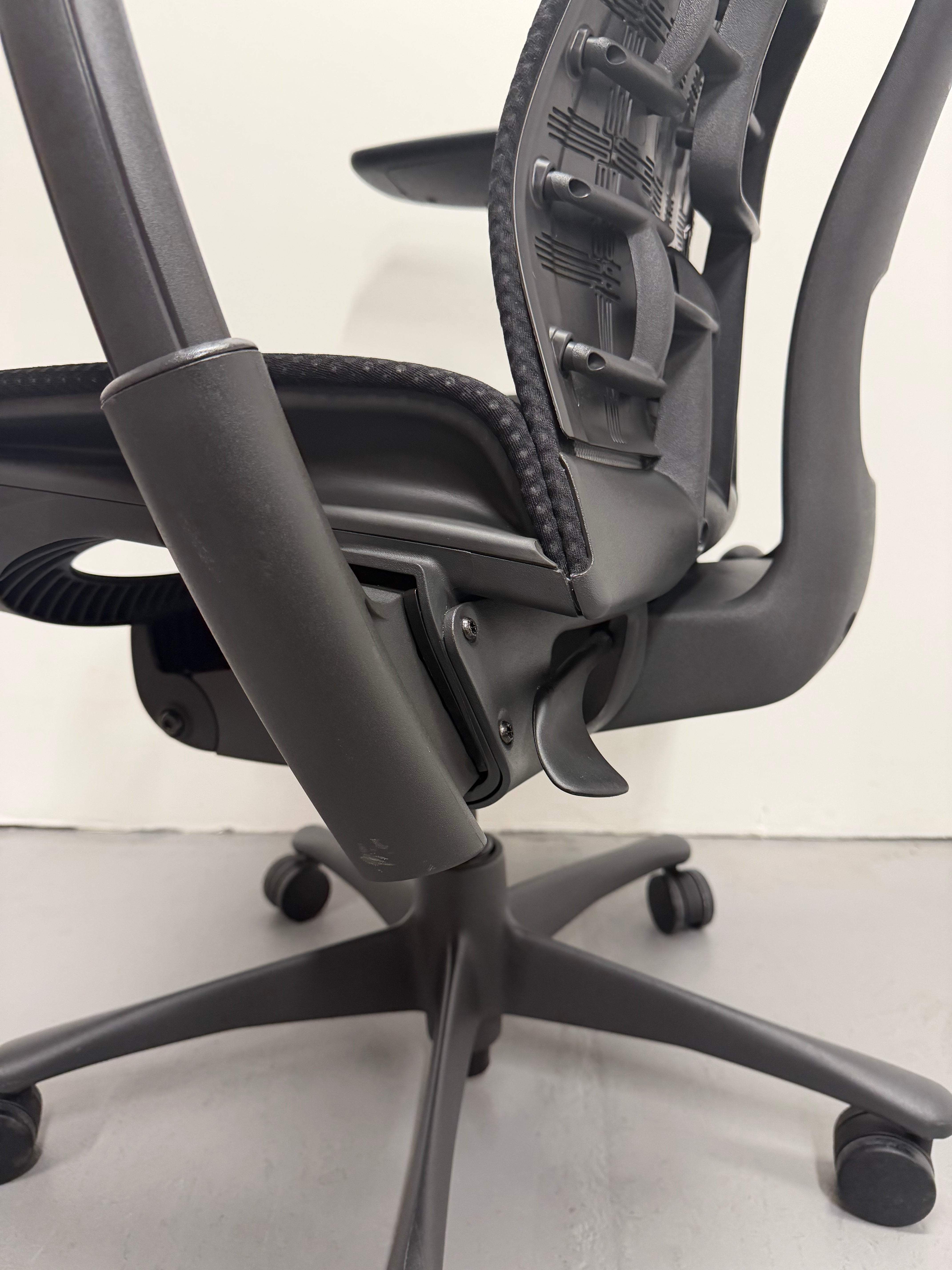 Herman Miller Embody Ergonomic Chair – Rhythm Fabric, Black