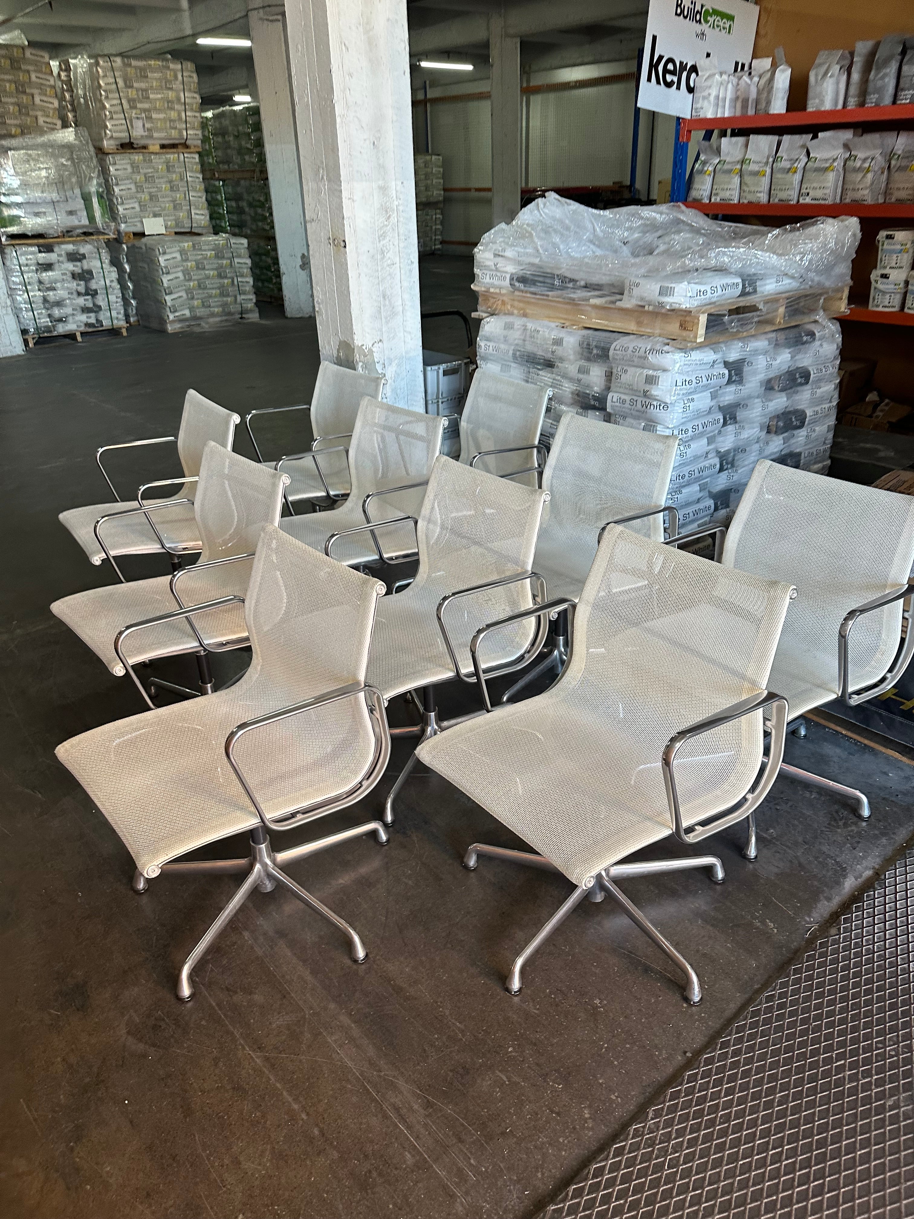 Eames Aluminum Group Executive Management Chair - White Mesh