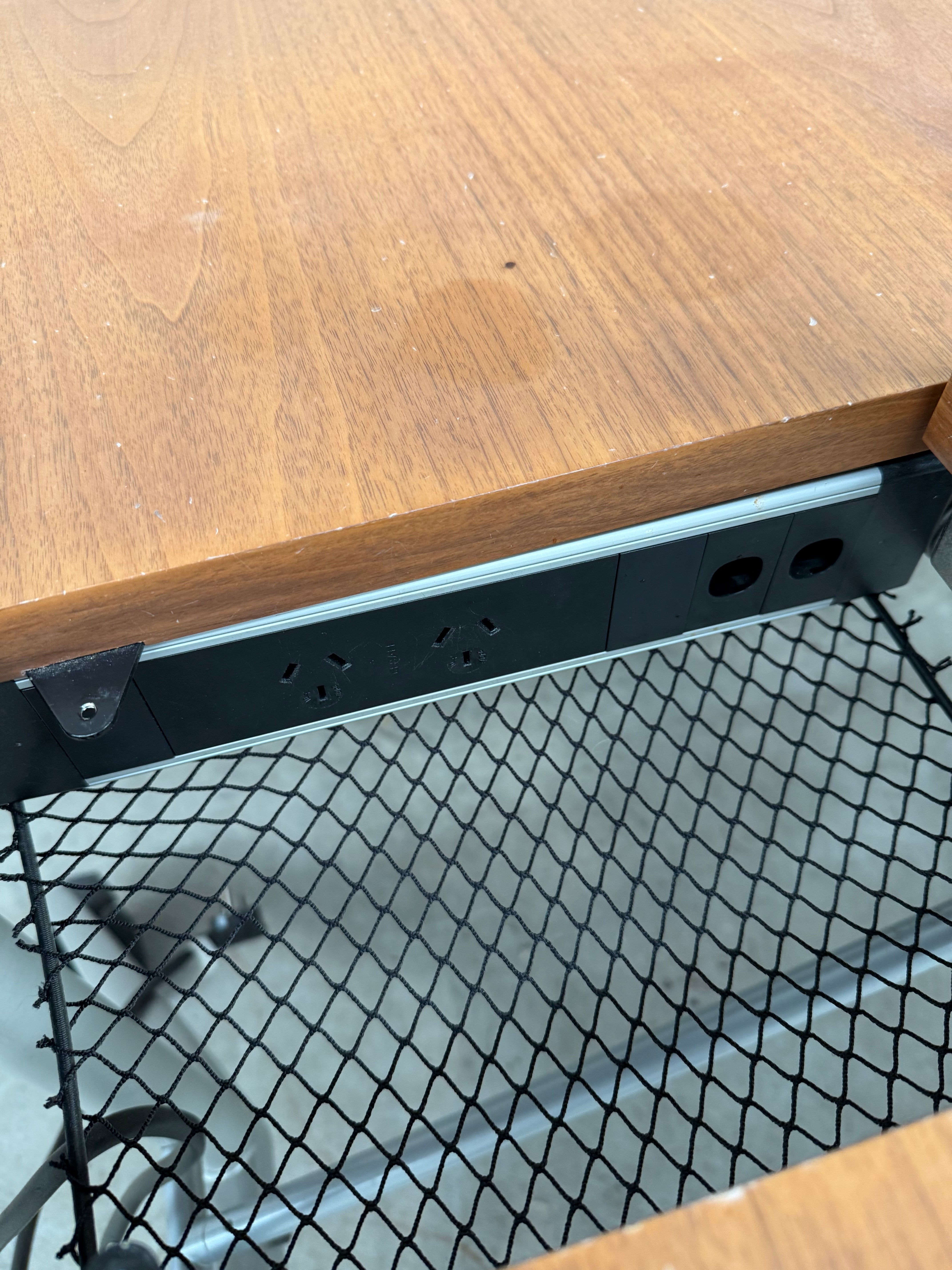 Wilkhahn Confair Conference / Meeting Table – American Walnut (1800 × 1100)