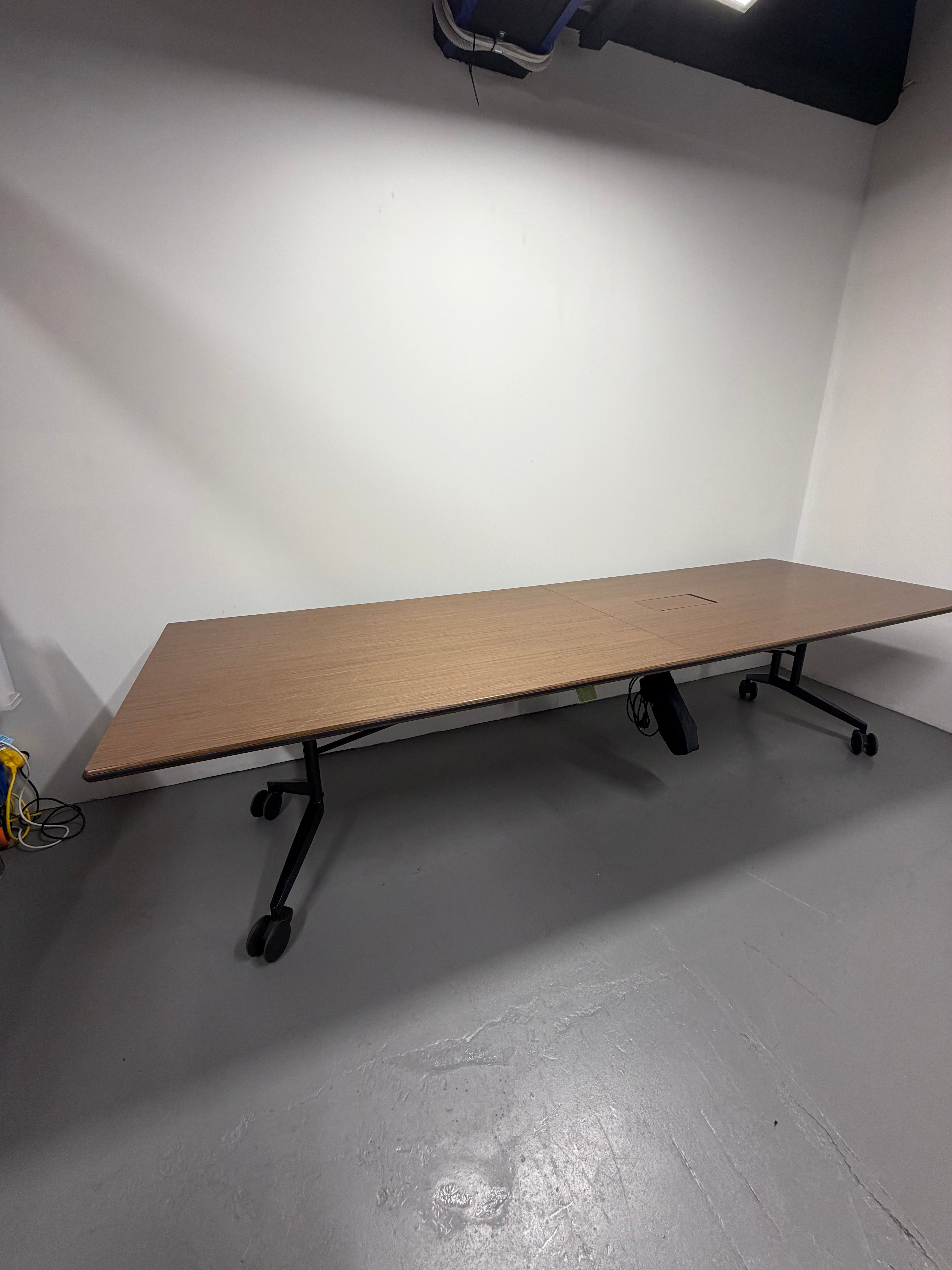 Wilkhahn Confair Walnut - 3000x1000