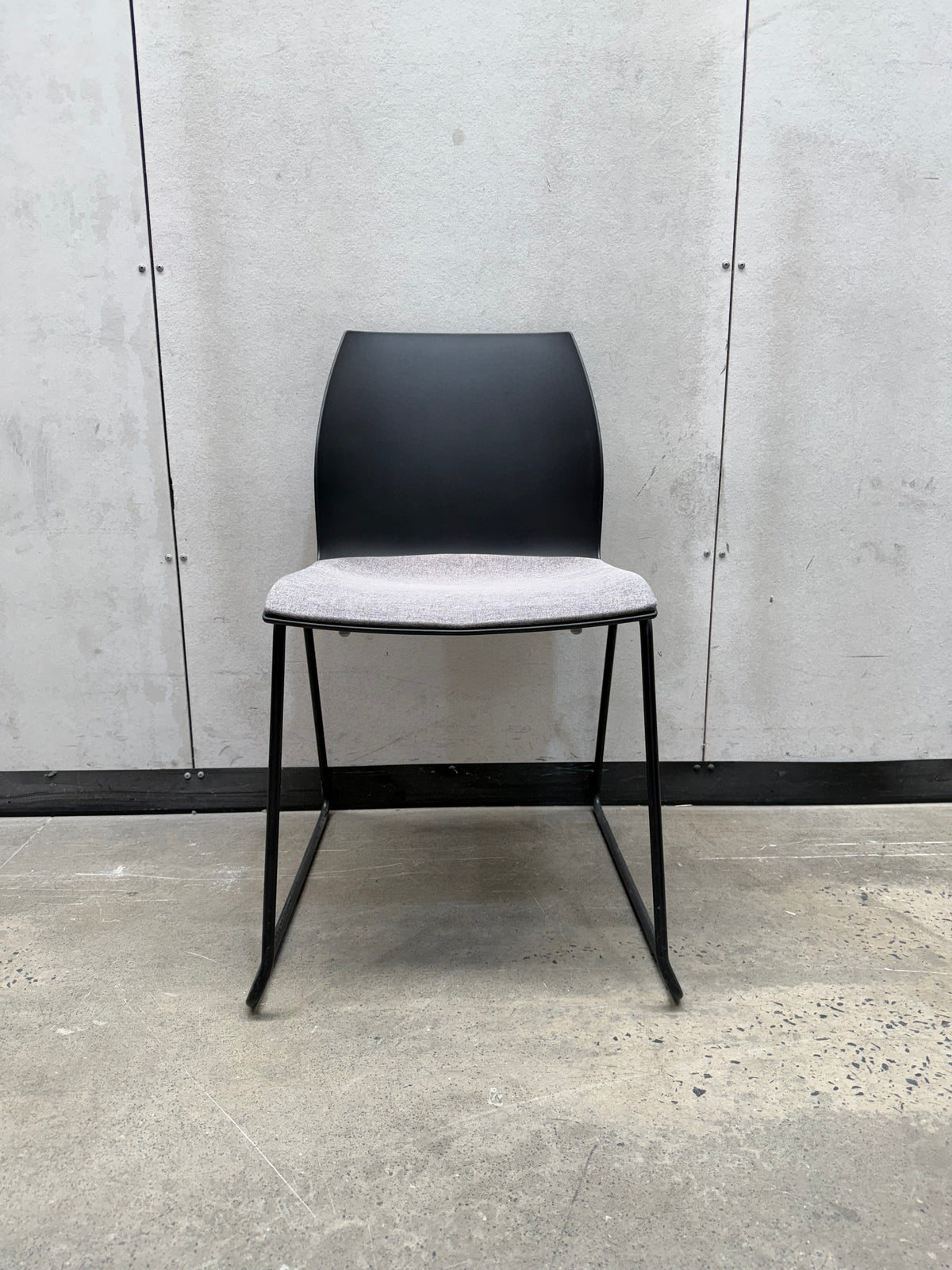 Kastel Kalea Chair – Black Shell, Grey Padded Seat, Sled Base