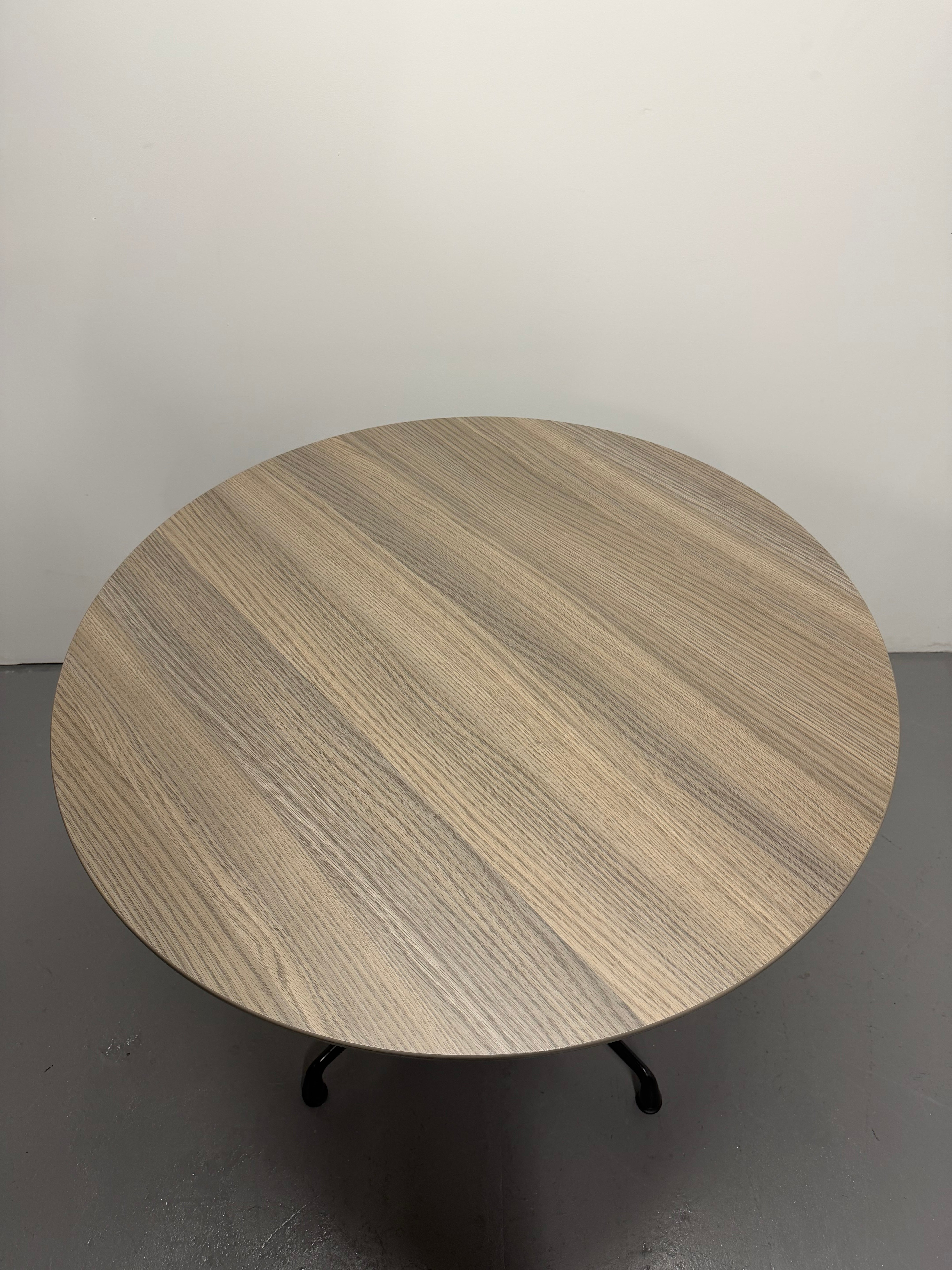 Herman Miller Eames Round Group Table / Meeting Table – Oak Top