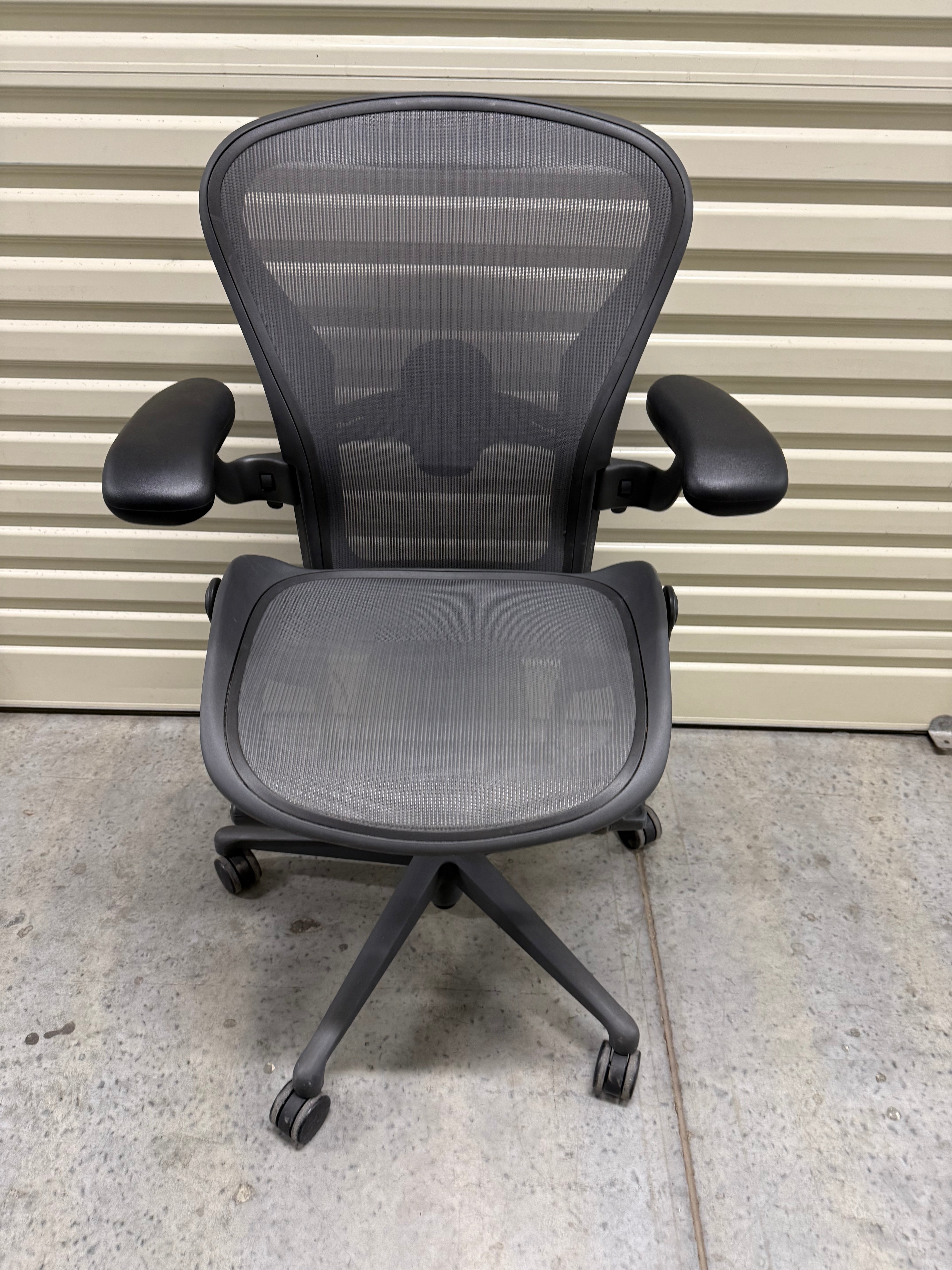 Herman Miller Aeron Remastered  Made in USA – Lumbar Back Support - Graphite