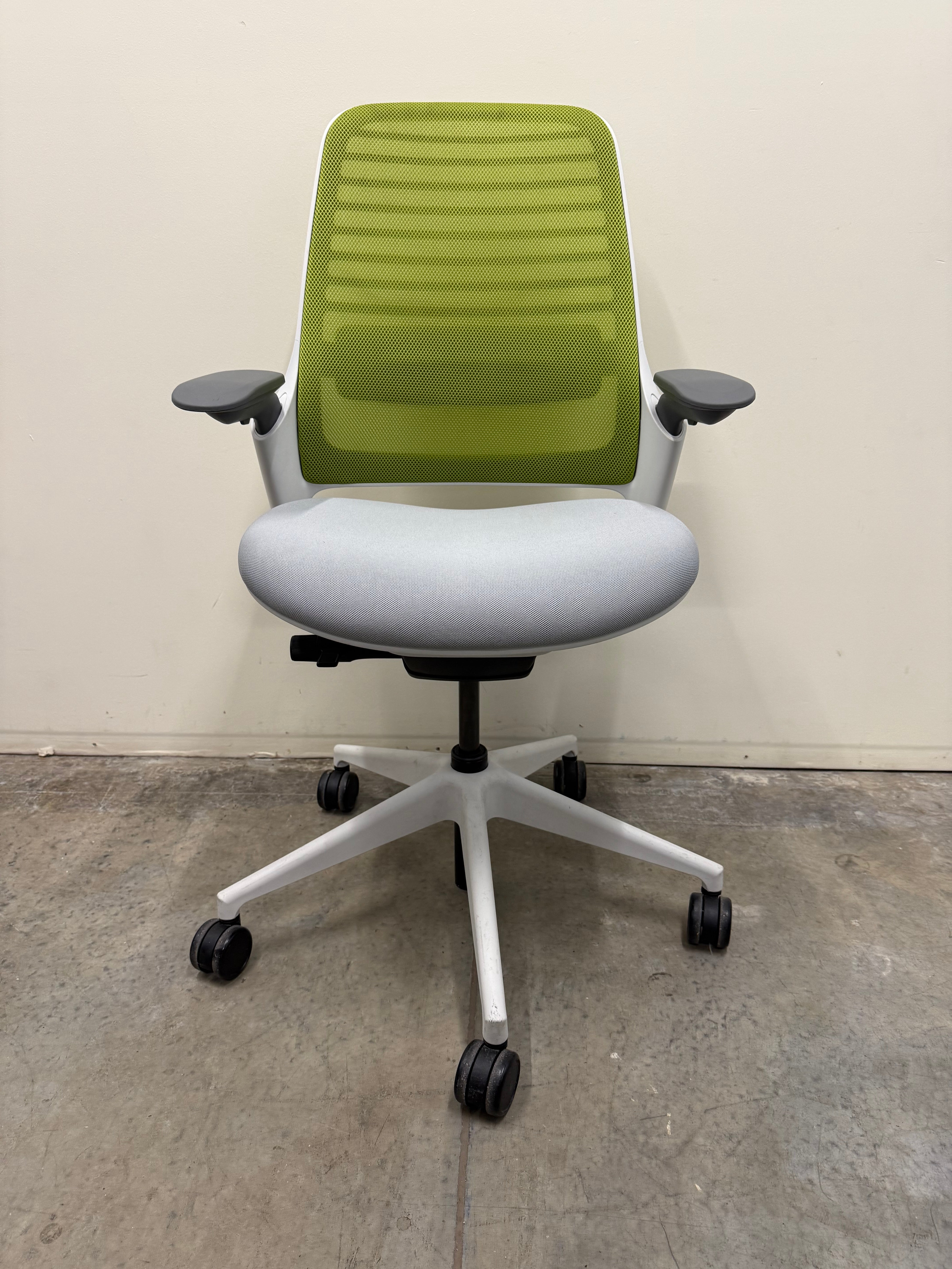 Steelcase Series 1 Work Office Chair V1 – Green Mesh / Grey Fabric