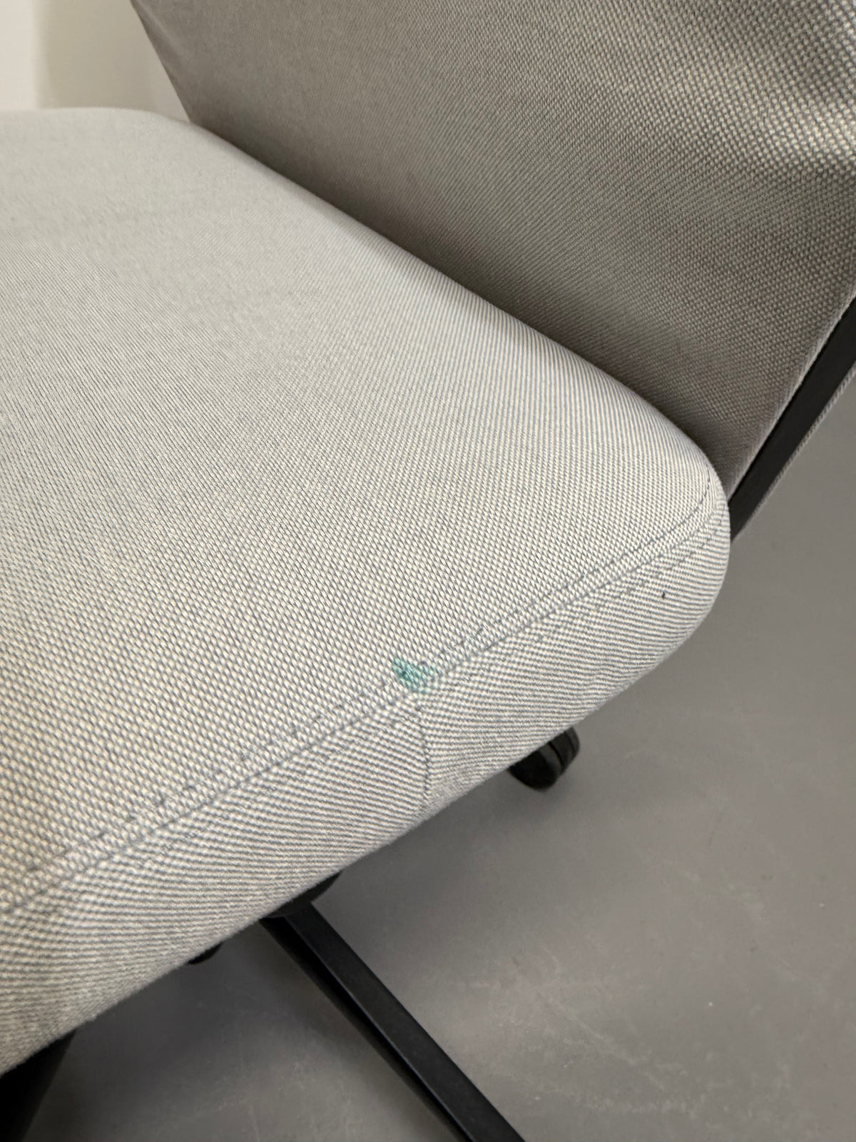 Vitra AC 4 Office Chair by Antonio Citterio – Light Grey