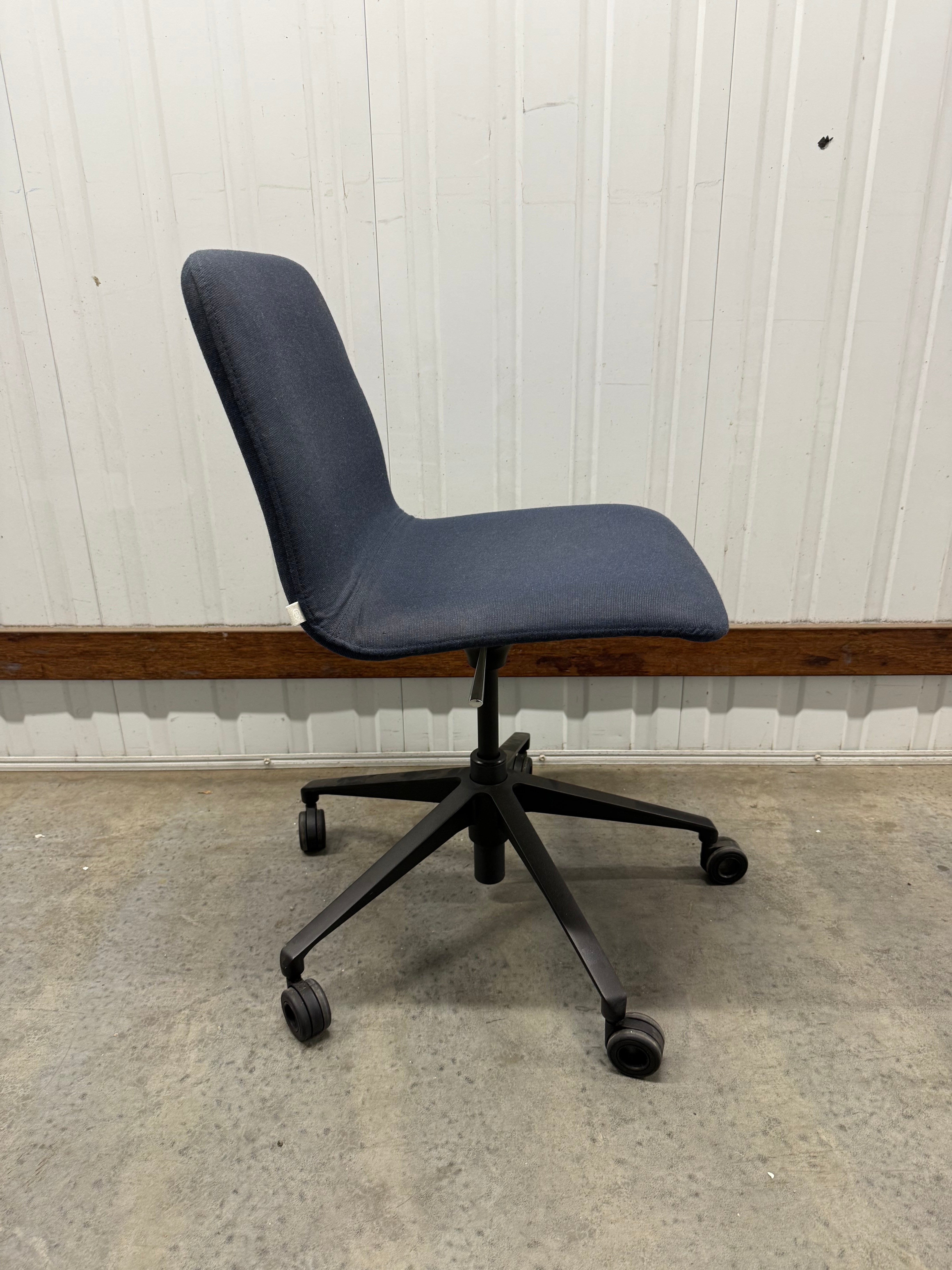 Jardan Mina Studio Chair ā Blue Fabric / Black Metal Base