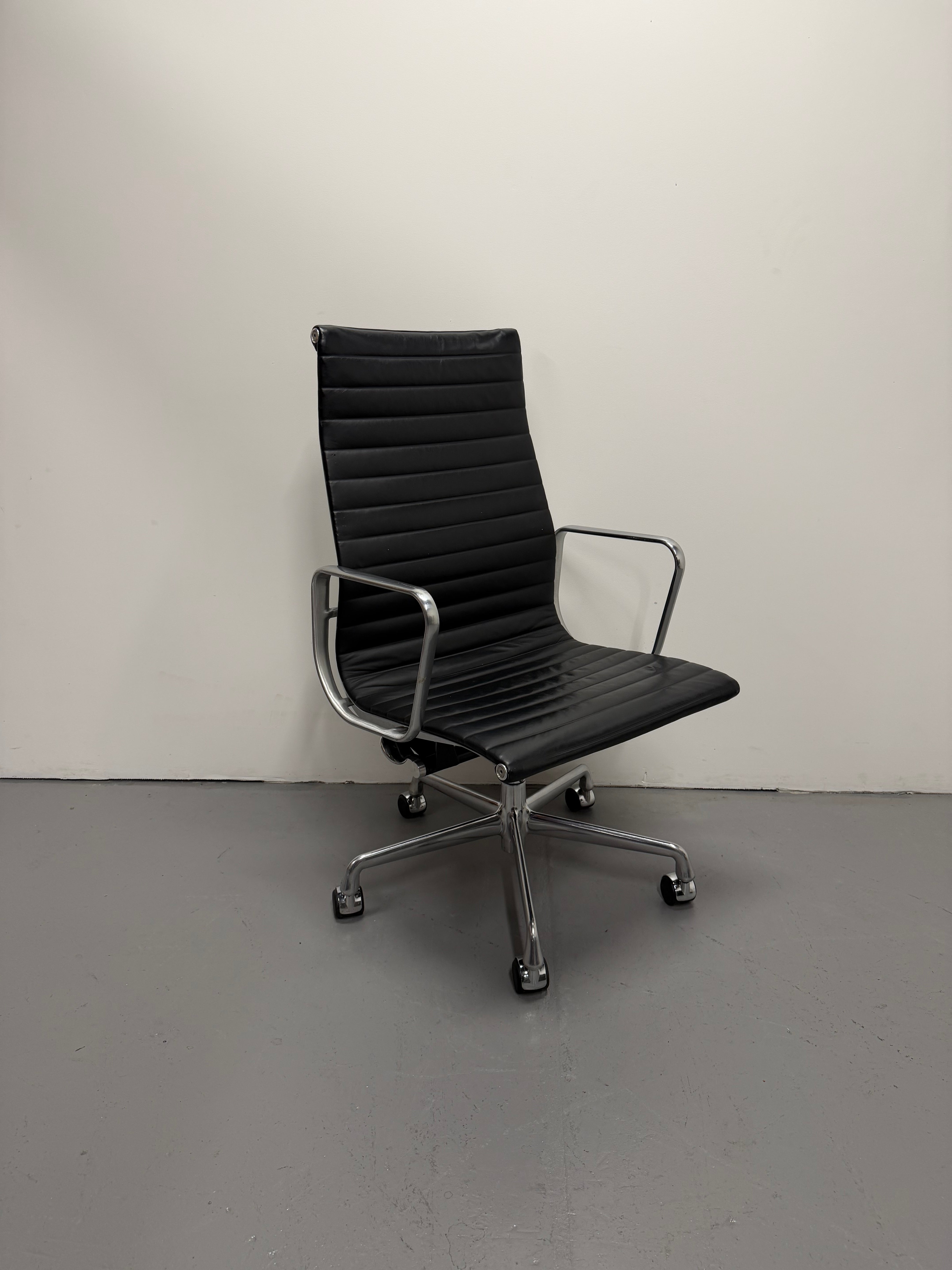Eames Aluminum Group Executive Chair – High Back | Black Leather