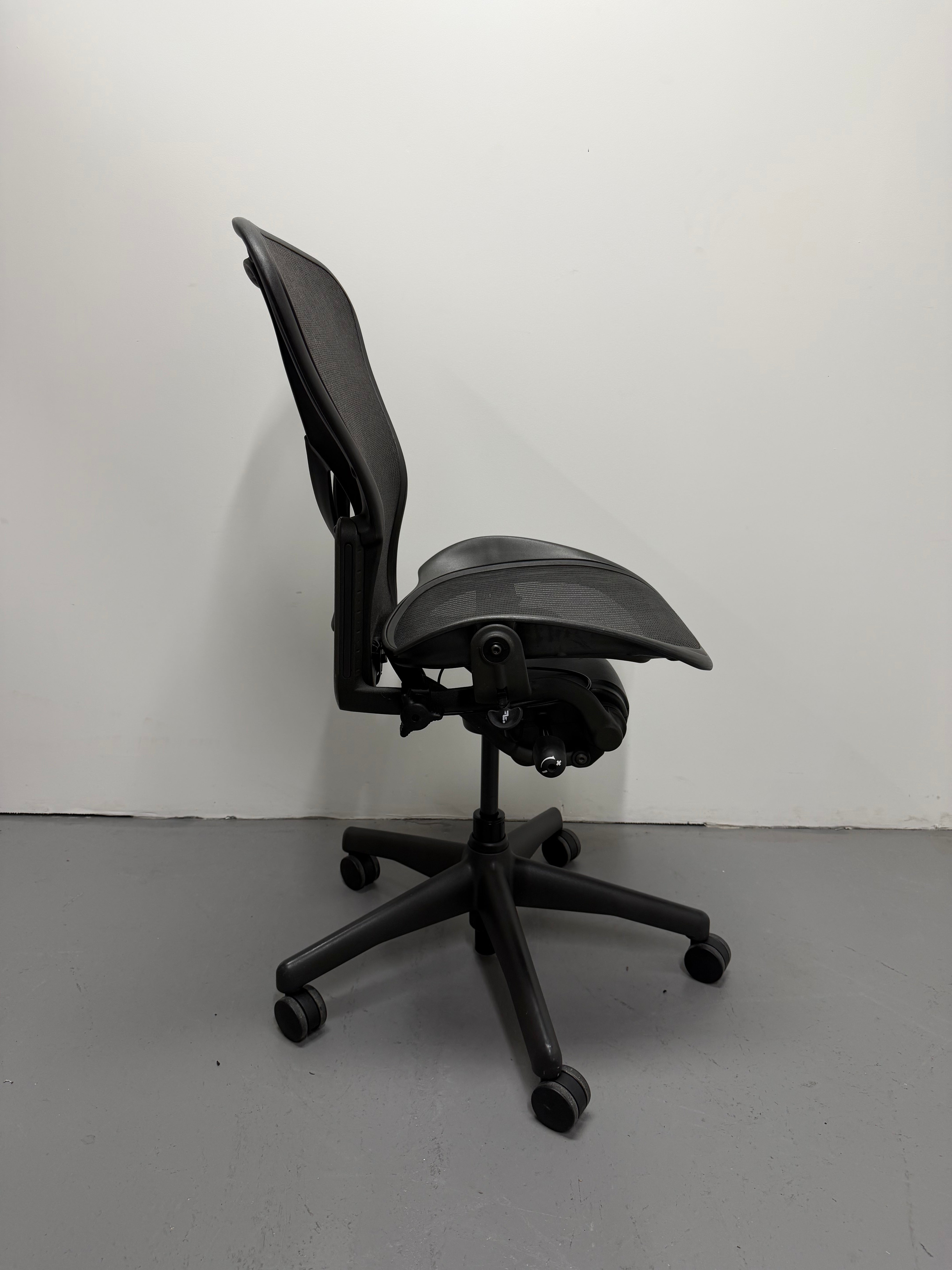 Herman Miller Aeron Classic – PostureFit Back Support, No Arms (Size B)