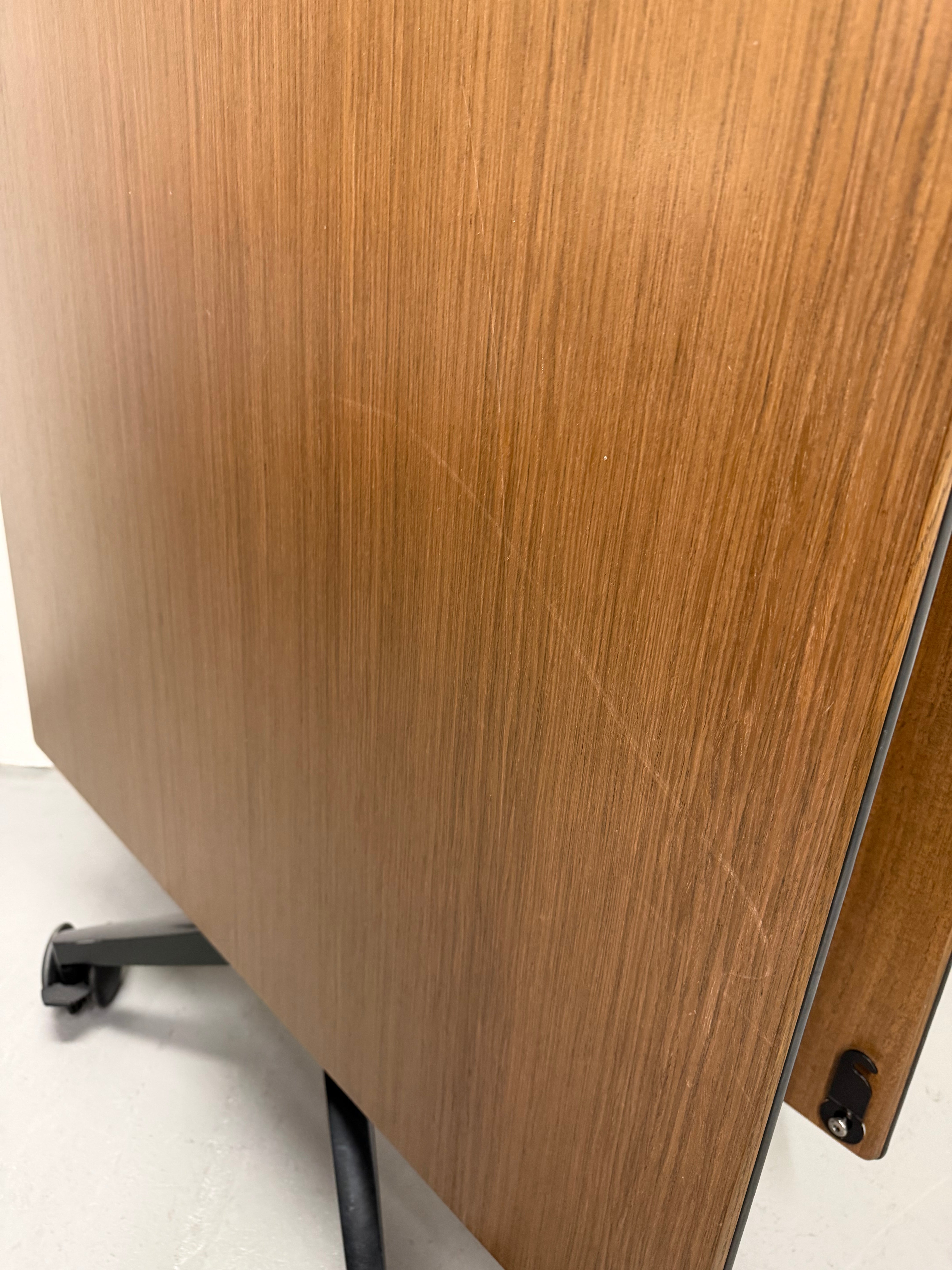 Wilkhahn Confair Walnut - 3000x1000