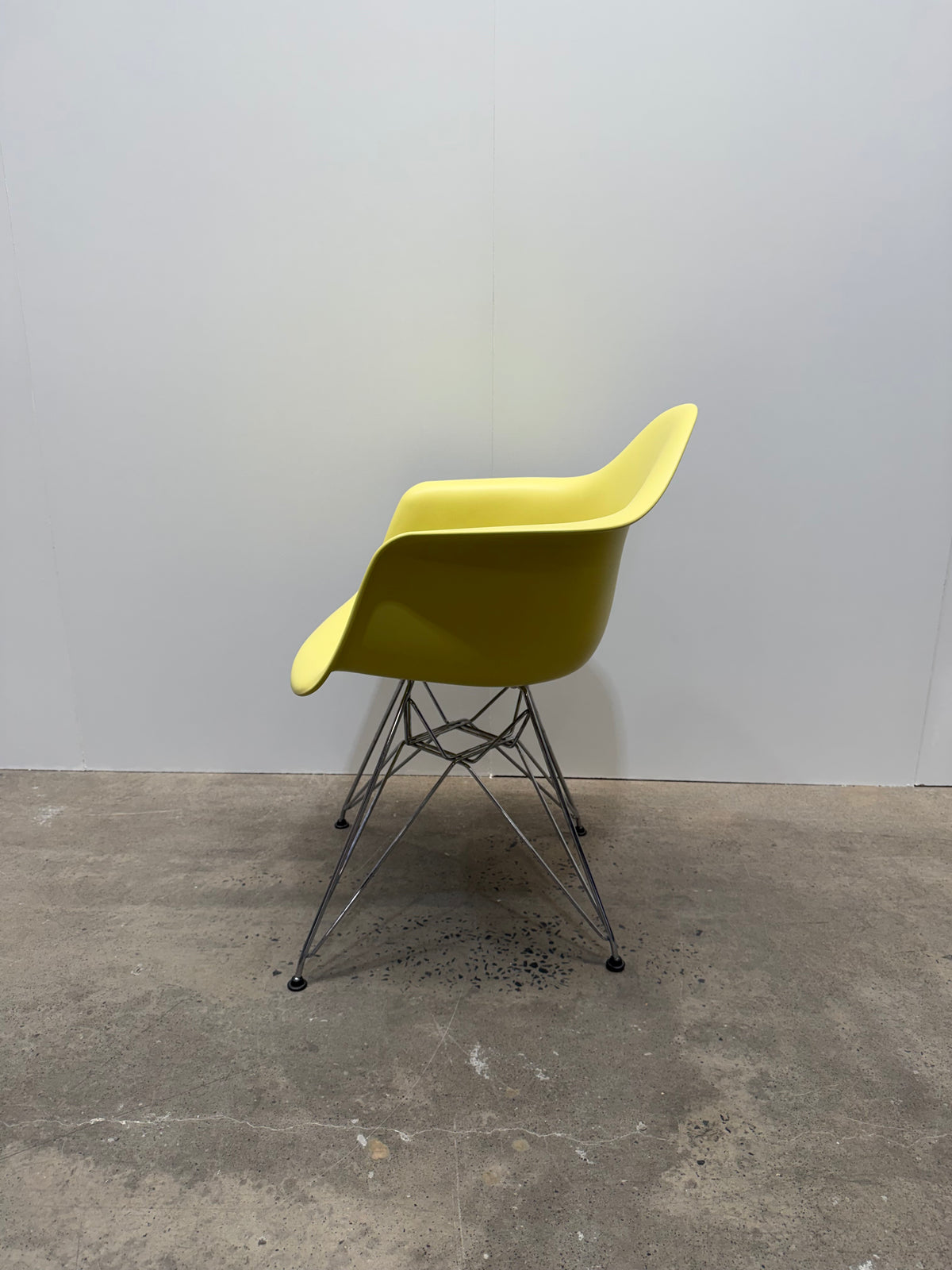Vitra Eames Plastic Armchair DAR – Lemon Yellow, Chrome Eiffel Base – view 6 – pre-owned