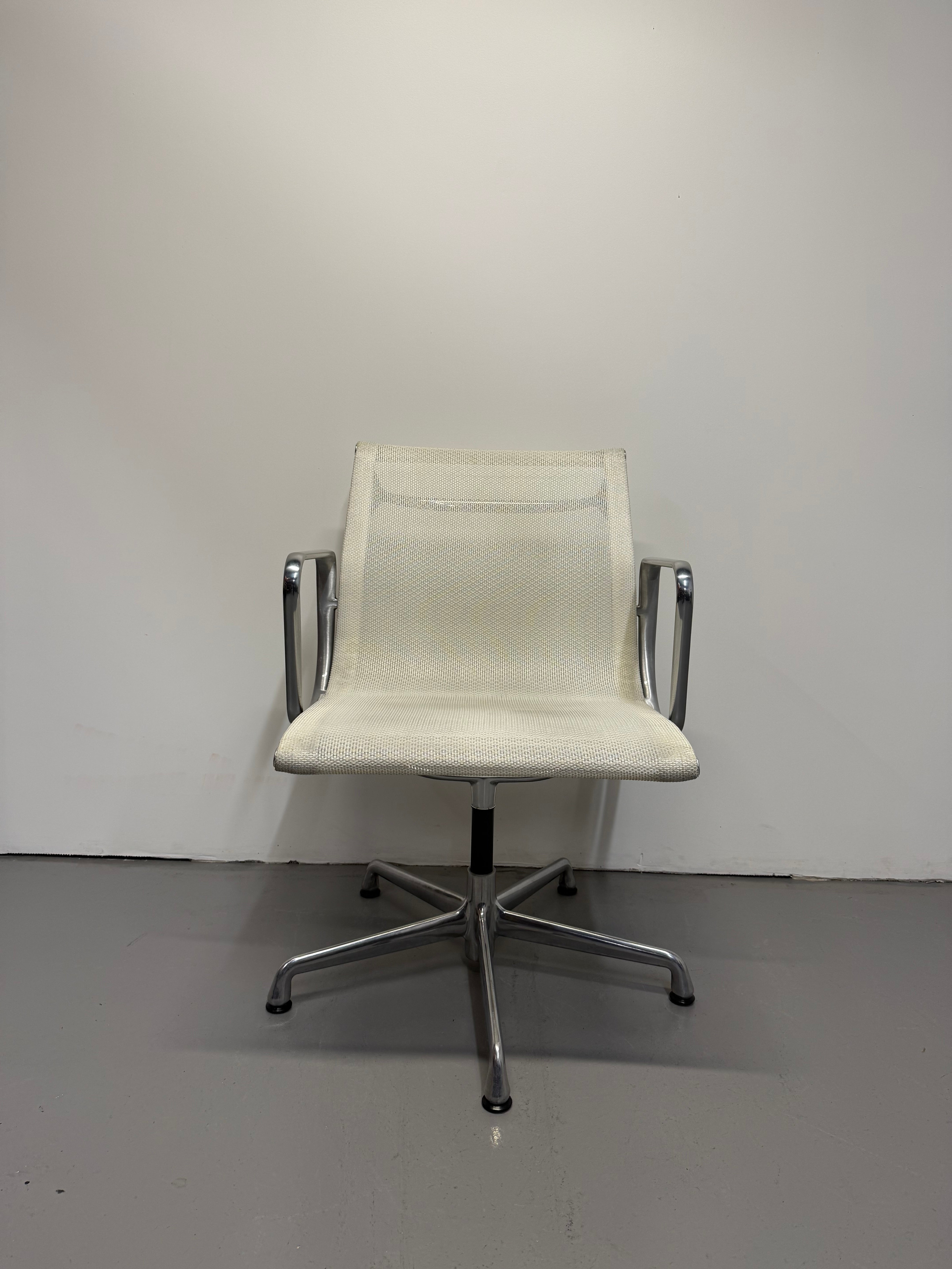 Eames Aluminum Group Executive Management Chair - White Mesh