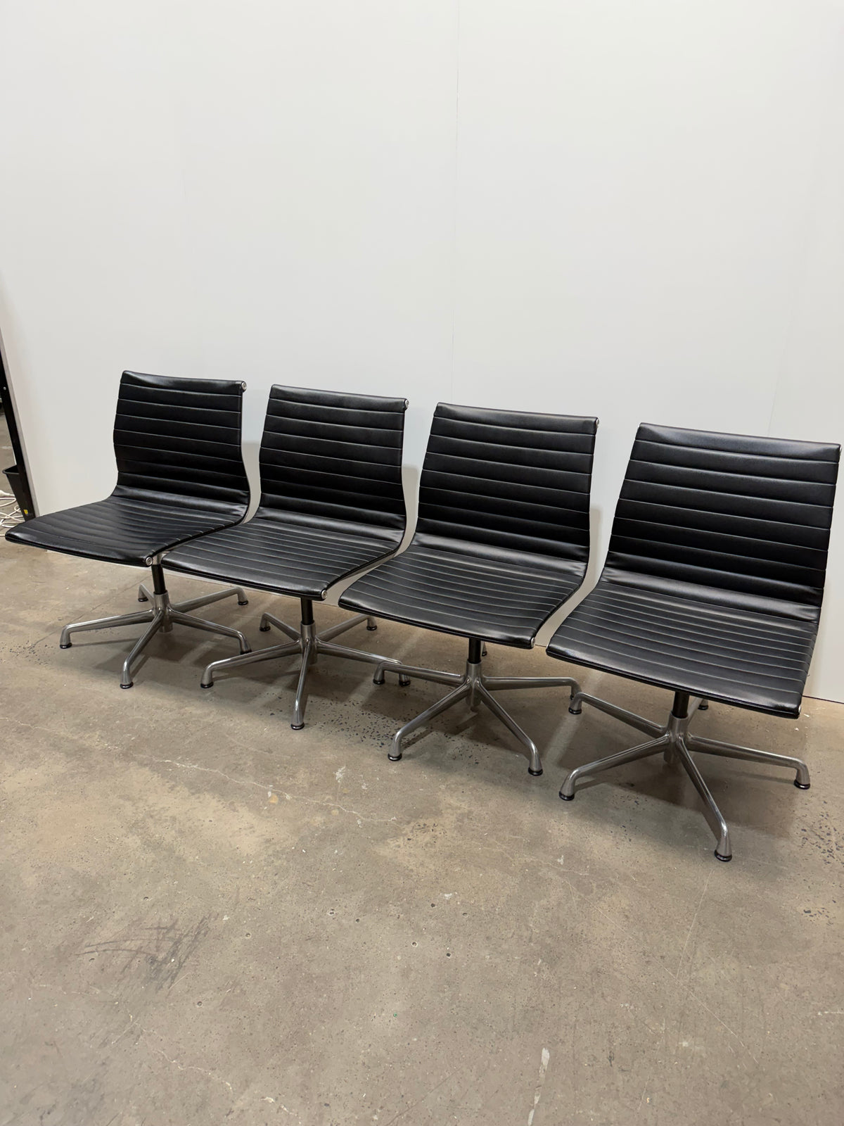 Herman Miller Eames Aluminium Group EA330 Side Chair – Black | Armless
