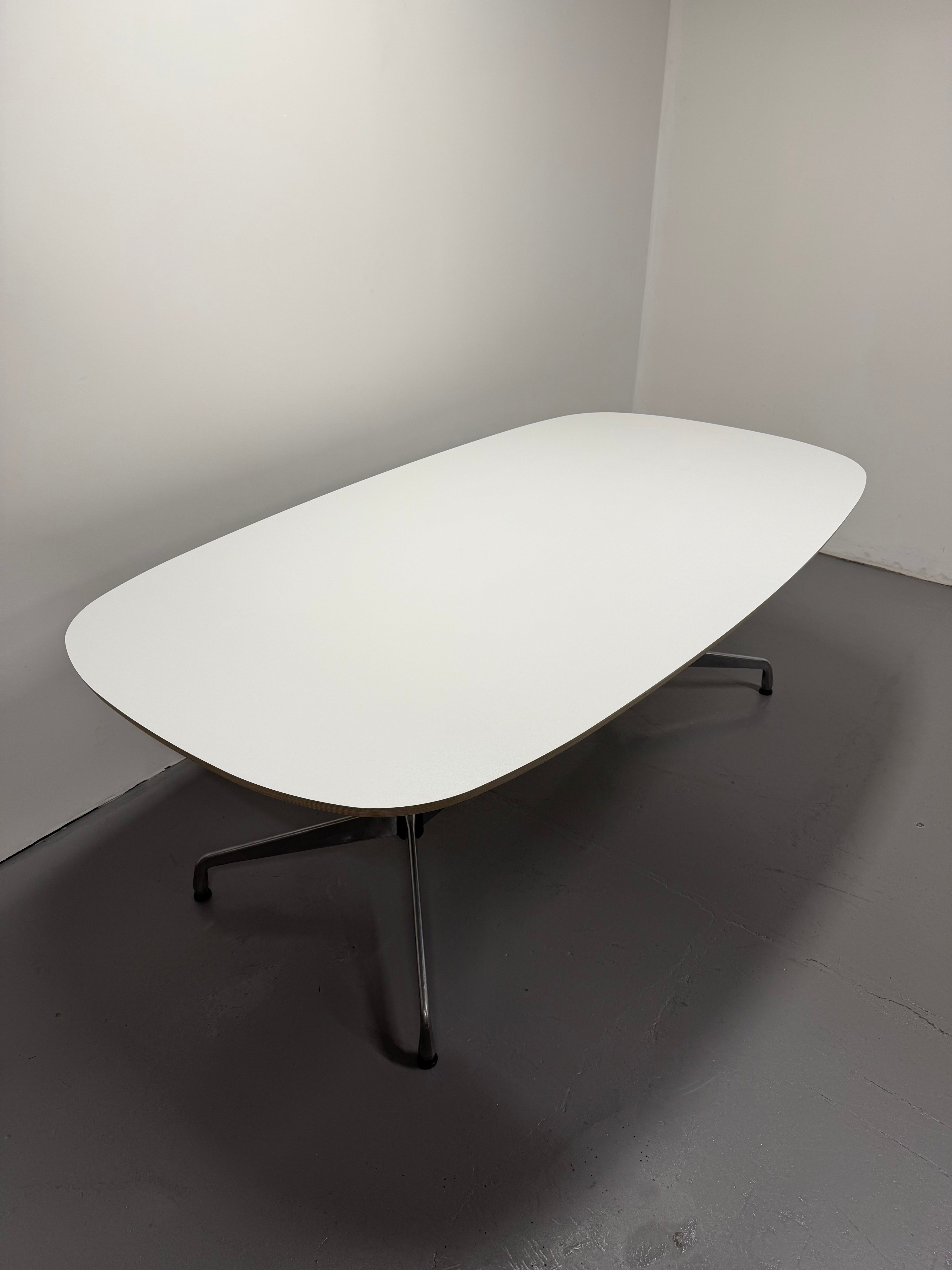 Eames Dining Table – Custom Build (Herman Miller Base + Custom Top)