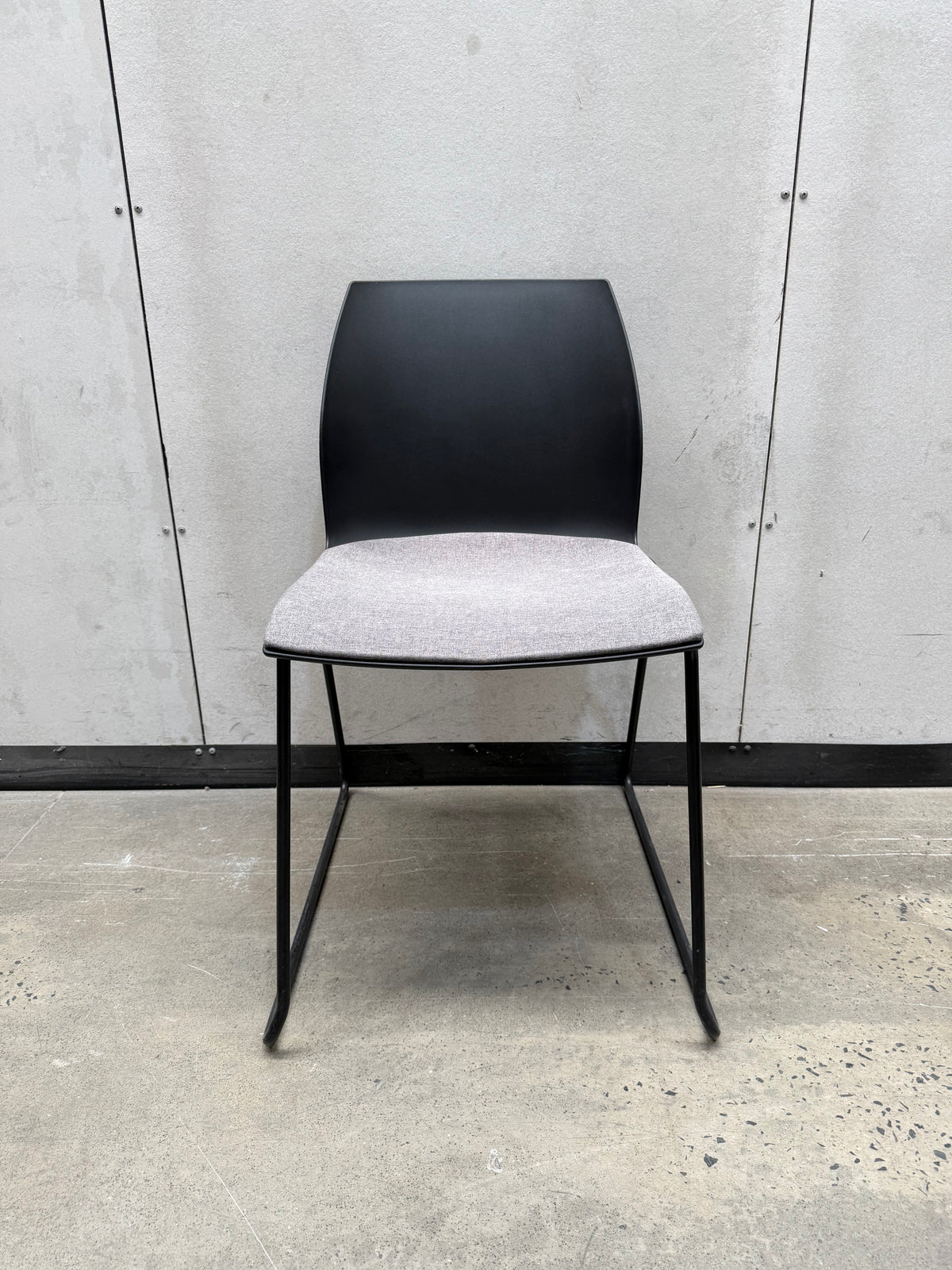 Kastel Kalea Chair – Black Shell, Grey Padded Seat, Sled Base
