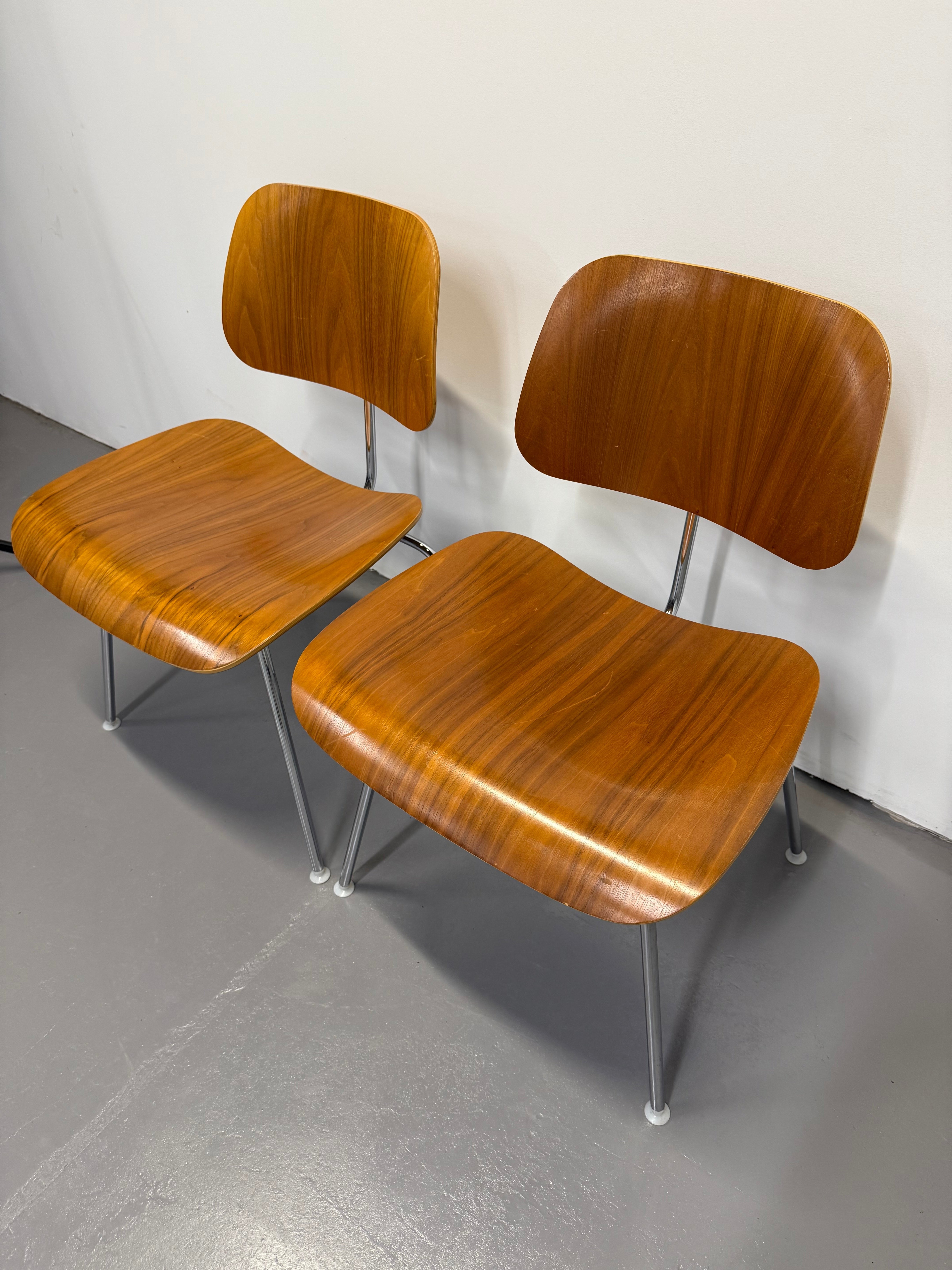 Eames Moulded Plywood Dining Chair – Metal Base by Herman Miller