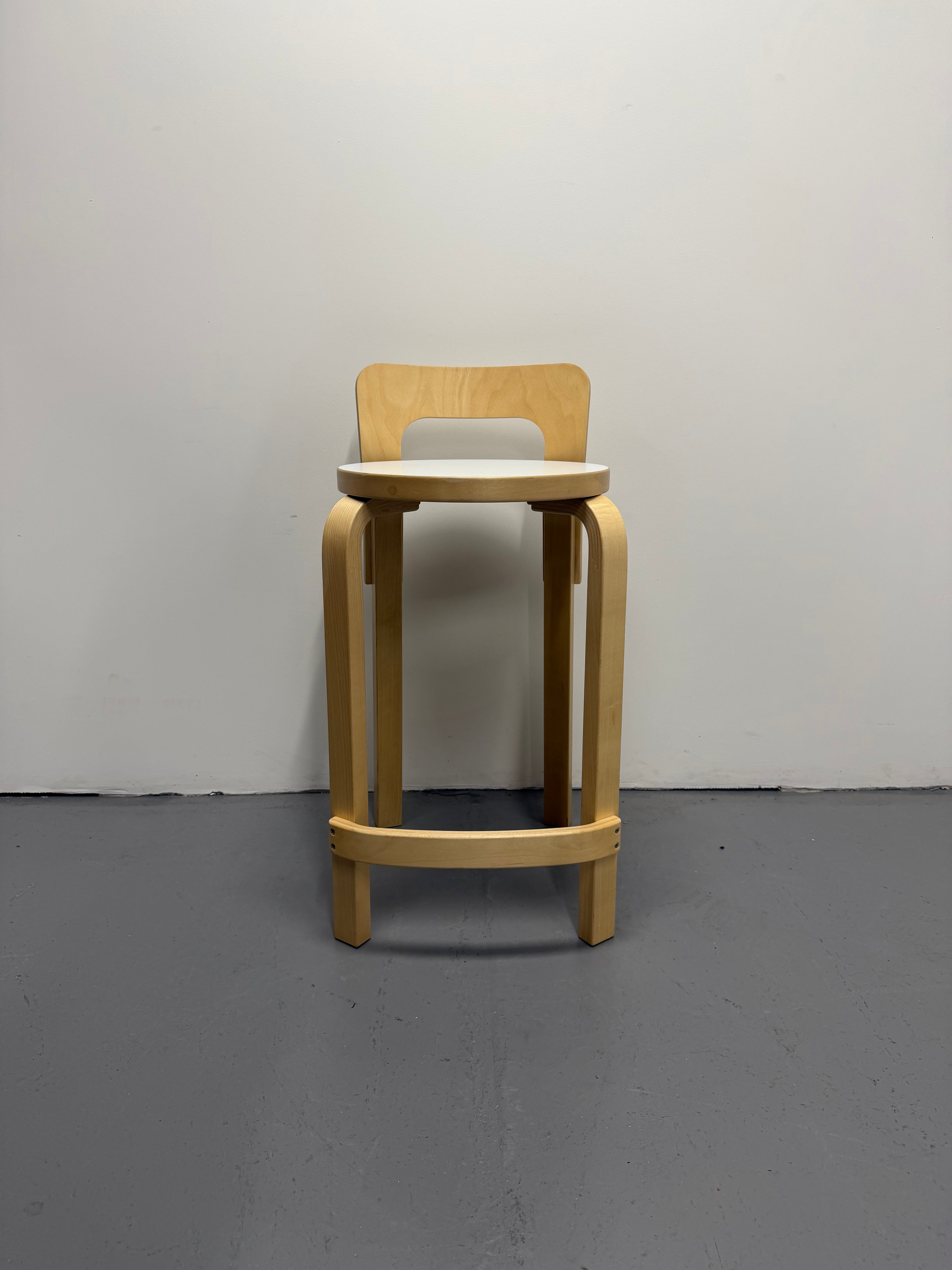 Artek Low Bar Stool K65 by Alvar Aalto – White Laminate / Birch