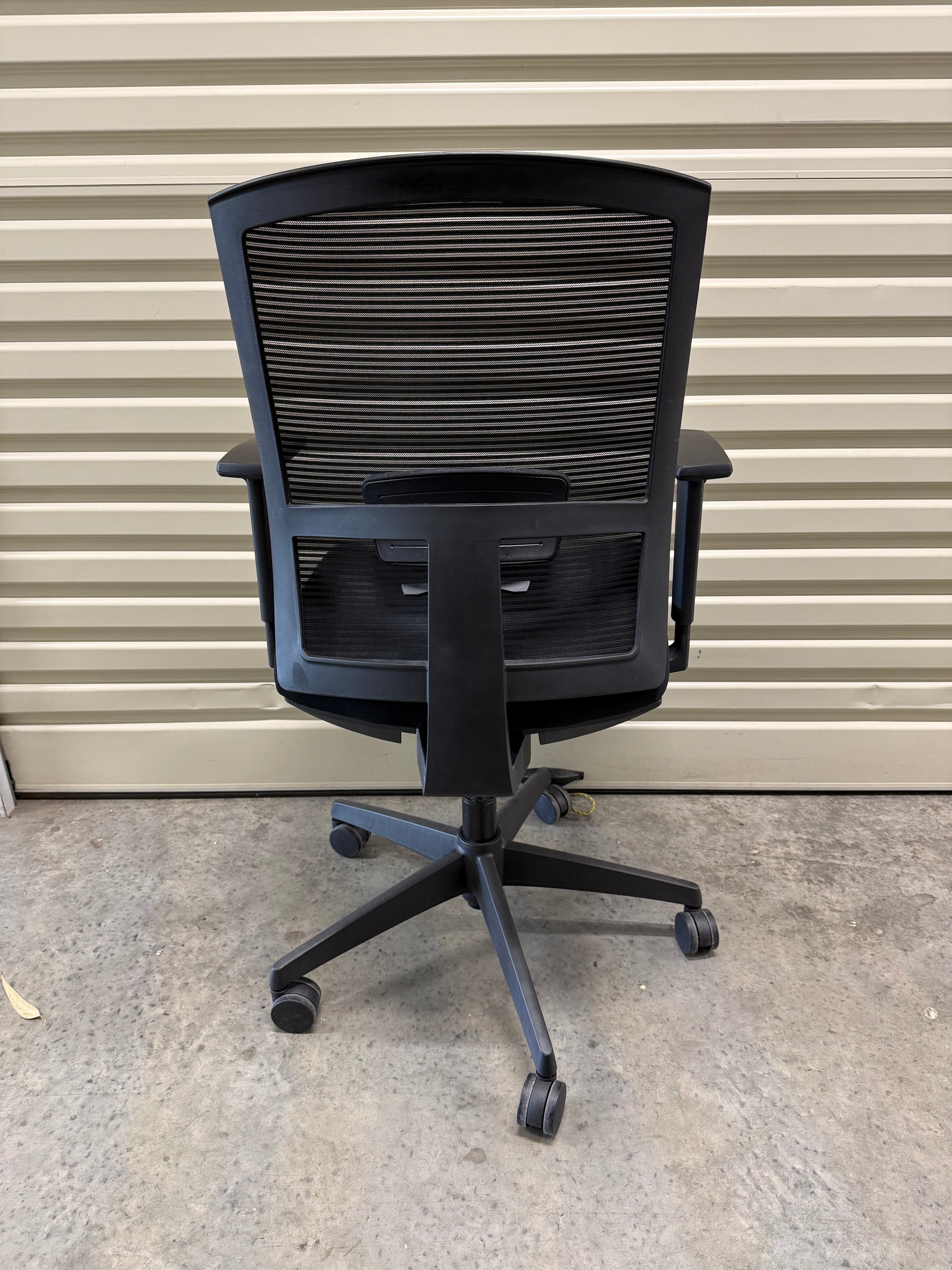 Day Task Chair – Mesh Office Chair with Adjustable Arms