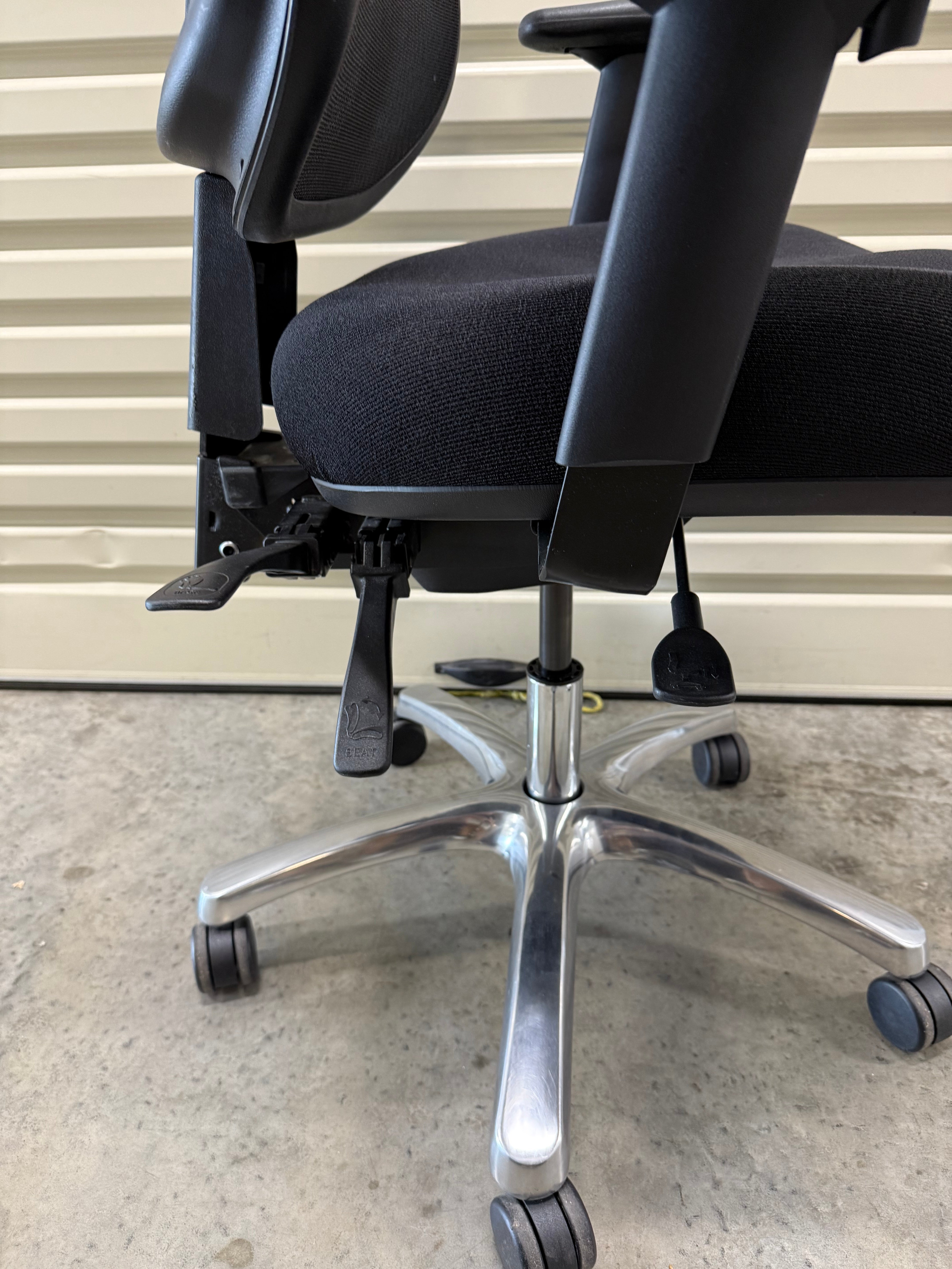 Buro Metro Task Chair Medium Mesh Back Seat Slide 3-Lever