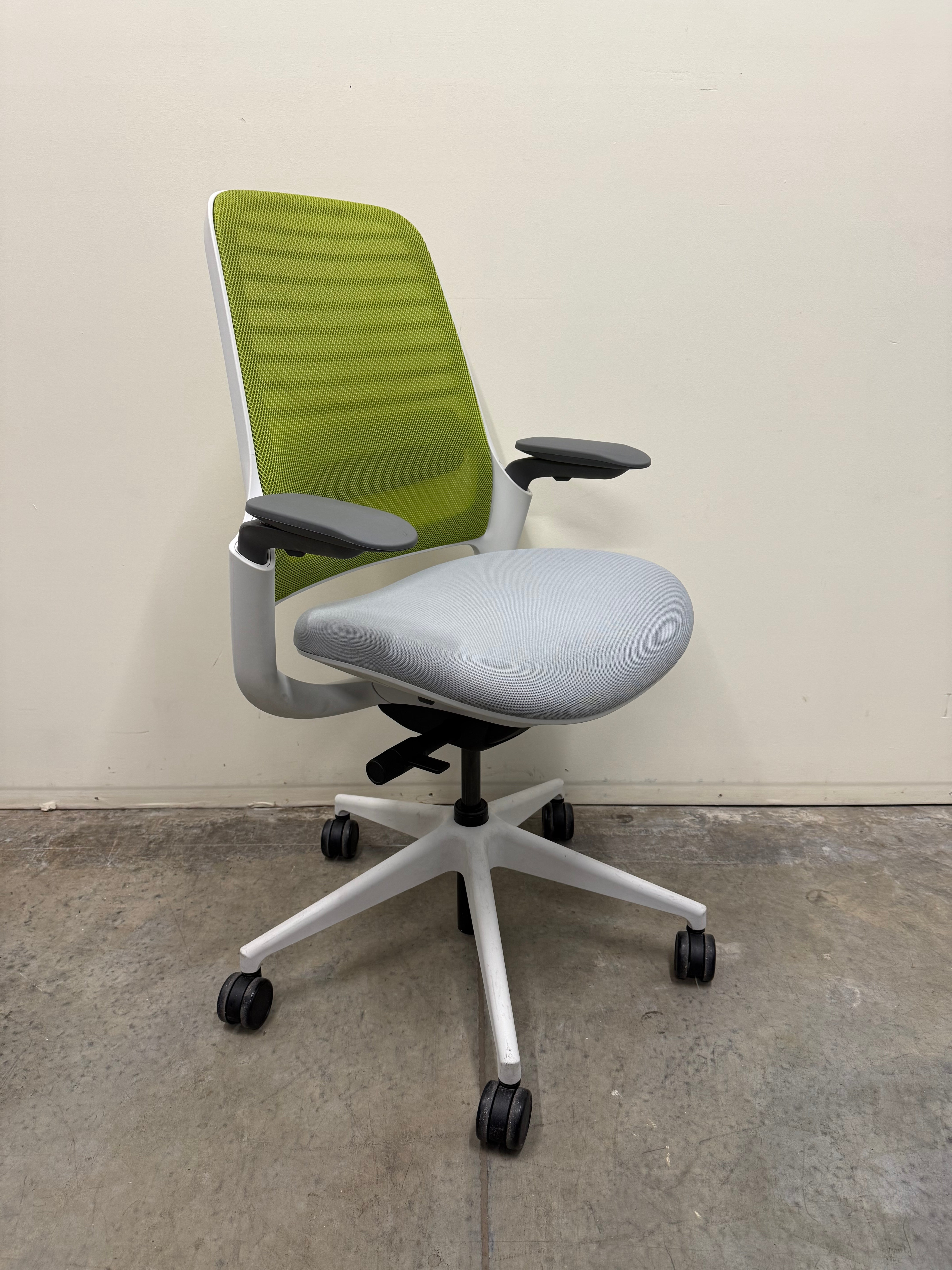 Steelcase Series 1 Work Office Chair V1 – Green Mesh / Grey Fabric