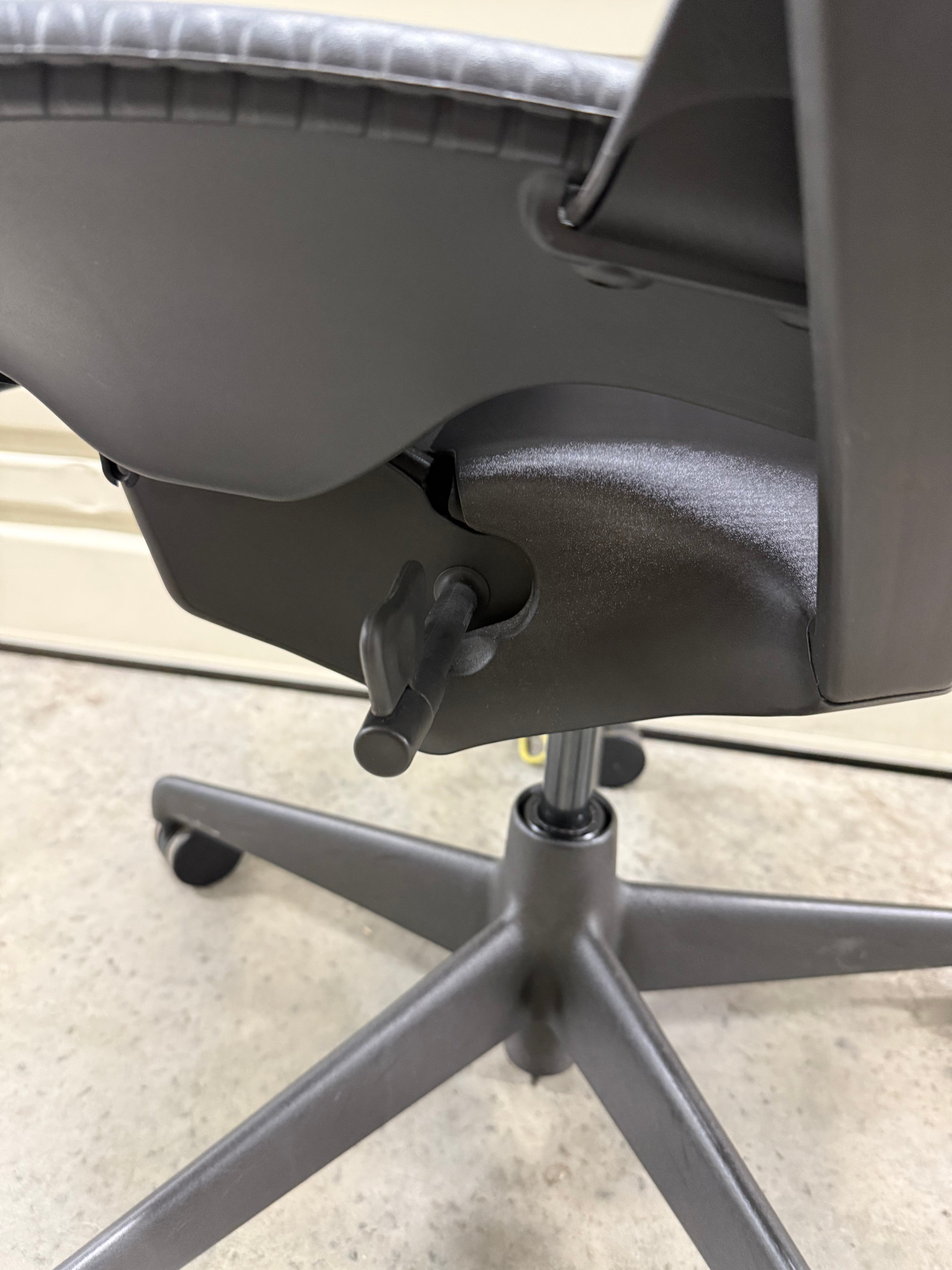 Herman Miller Mirra Office Chair no Arms - Black - Back Tilt Lock