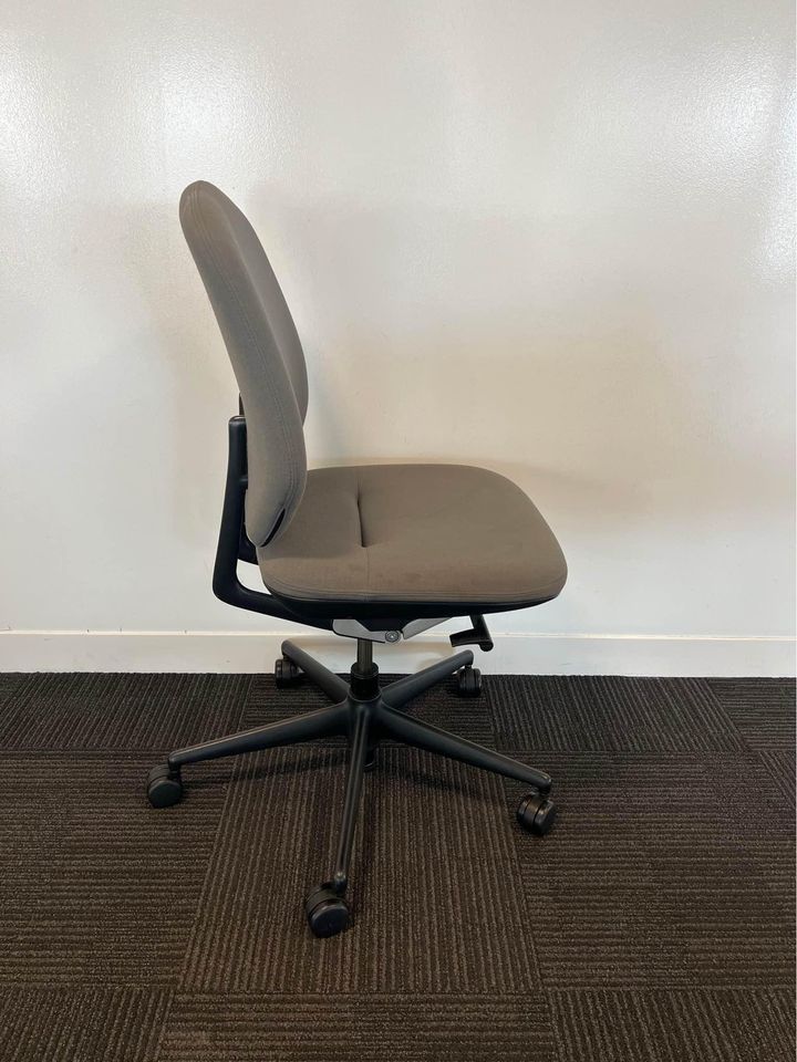 Vitra Metabody Office Chair - Grey