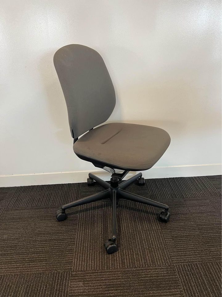 Vitra Metabody Office Chair - Grey