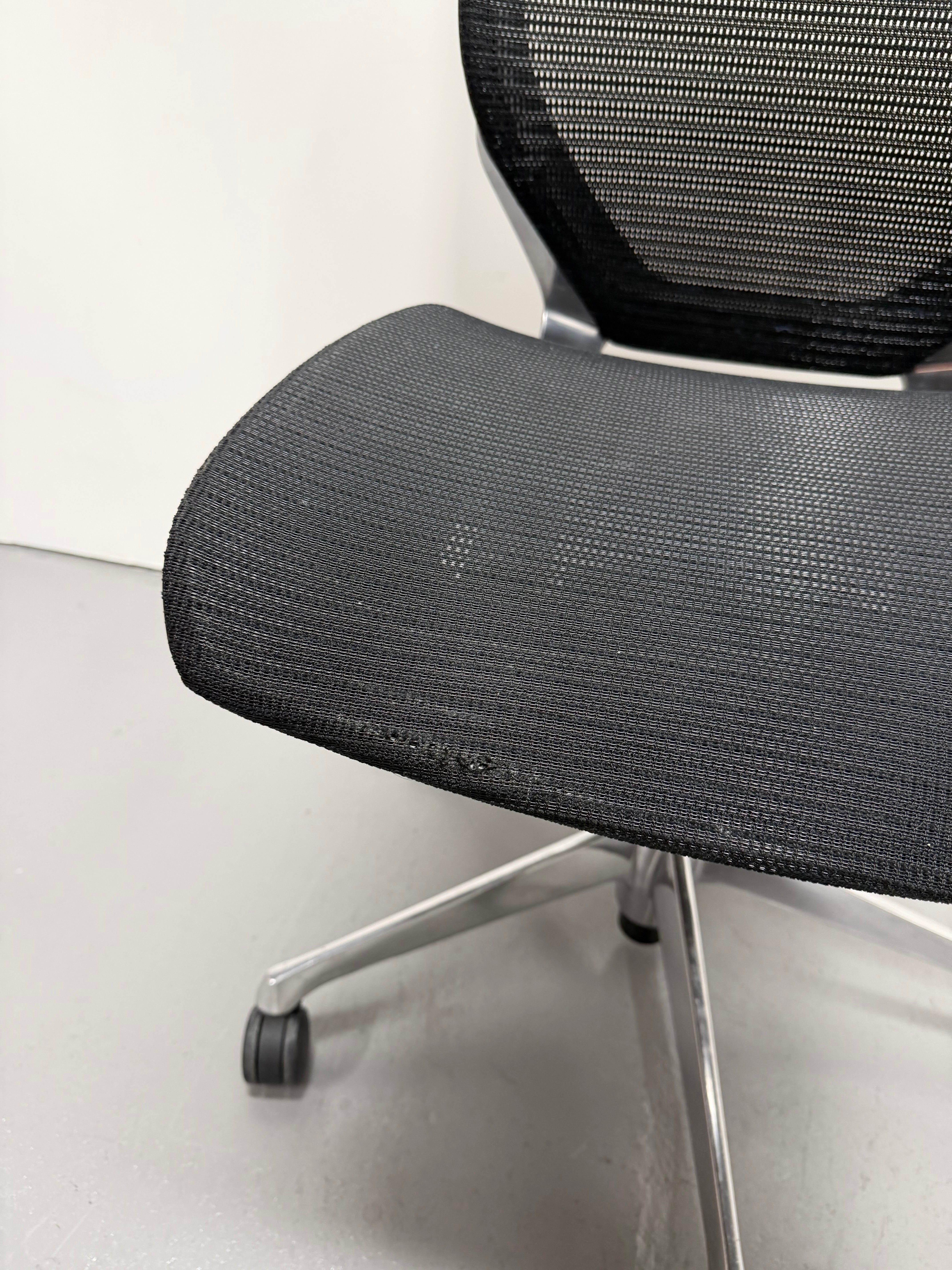 Okamura Baron Mesh Office Chair - Mesh Back & Seat - No arms