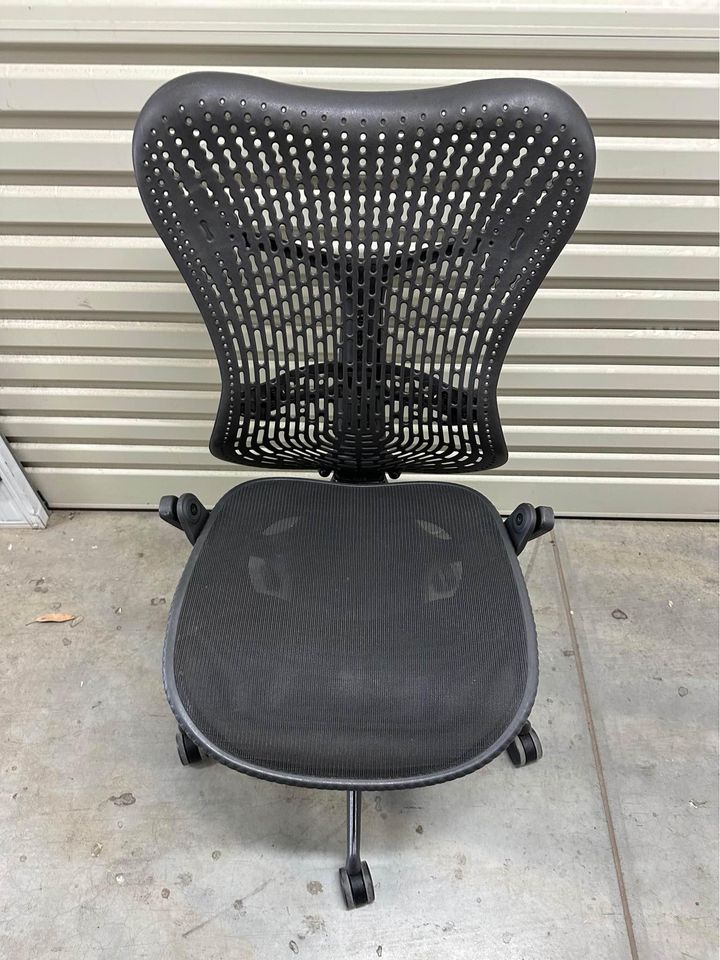 Herman Miller Mirra Office Chair no arms - Black