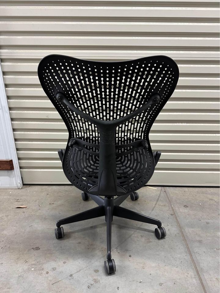 Herman Miller Mirra Office Chair no arms - Black