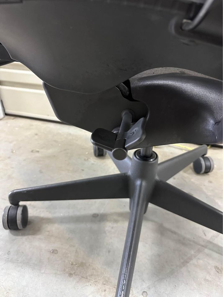 Herman Miller Mirra Office Chair no arms - Black