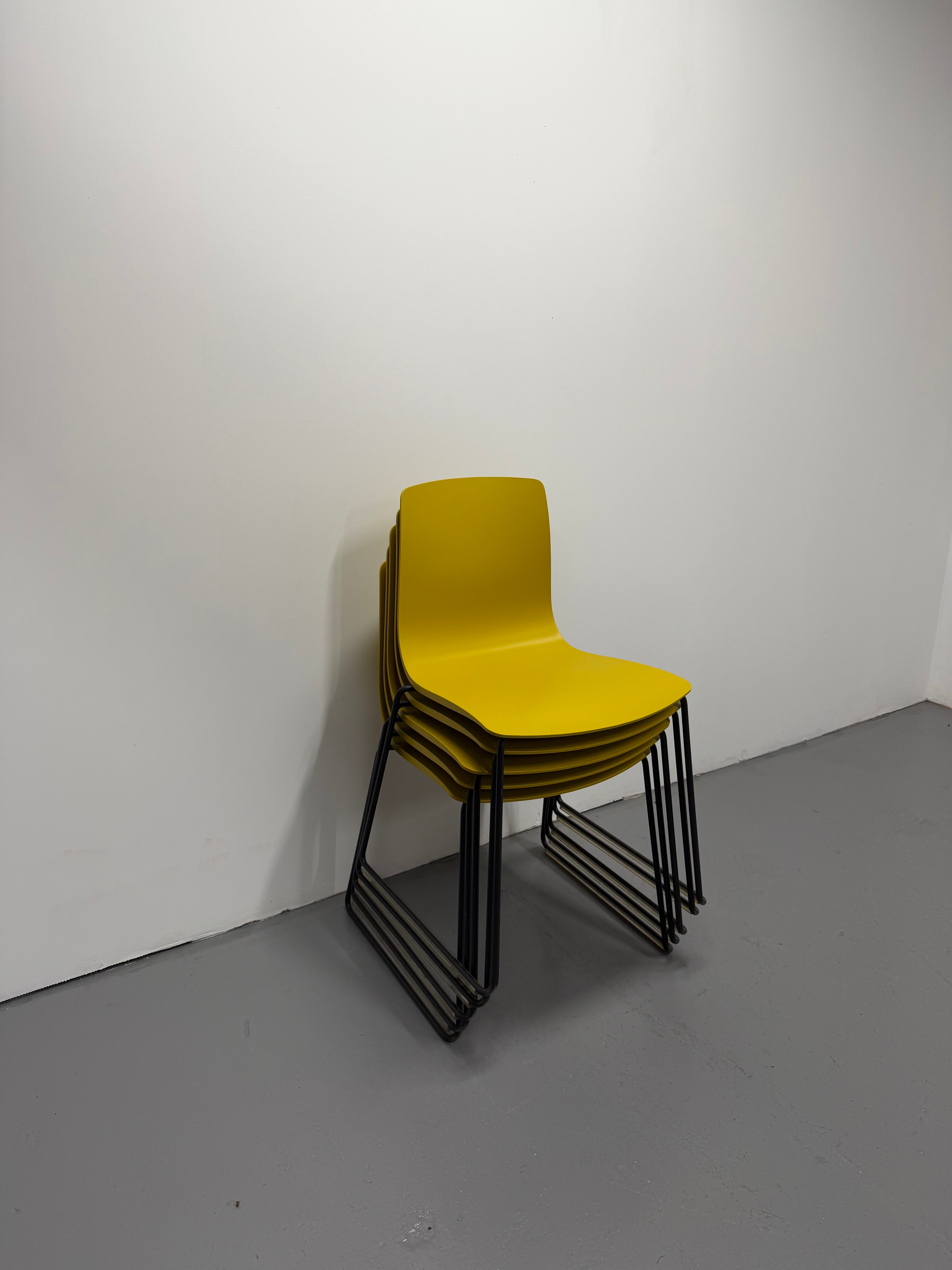 Aava 02 Sled Chair – Arper Yellow