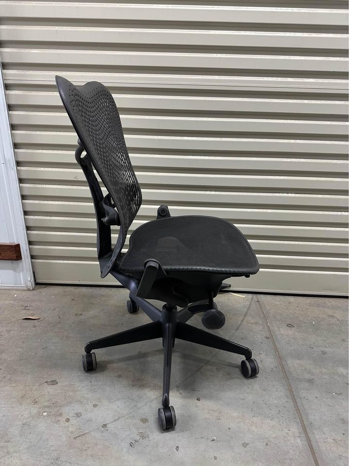 Herman Miller Mirra Office Chair no arms - Black